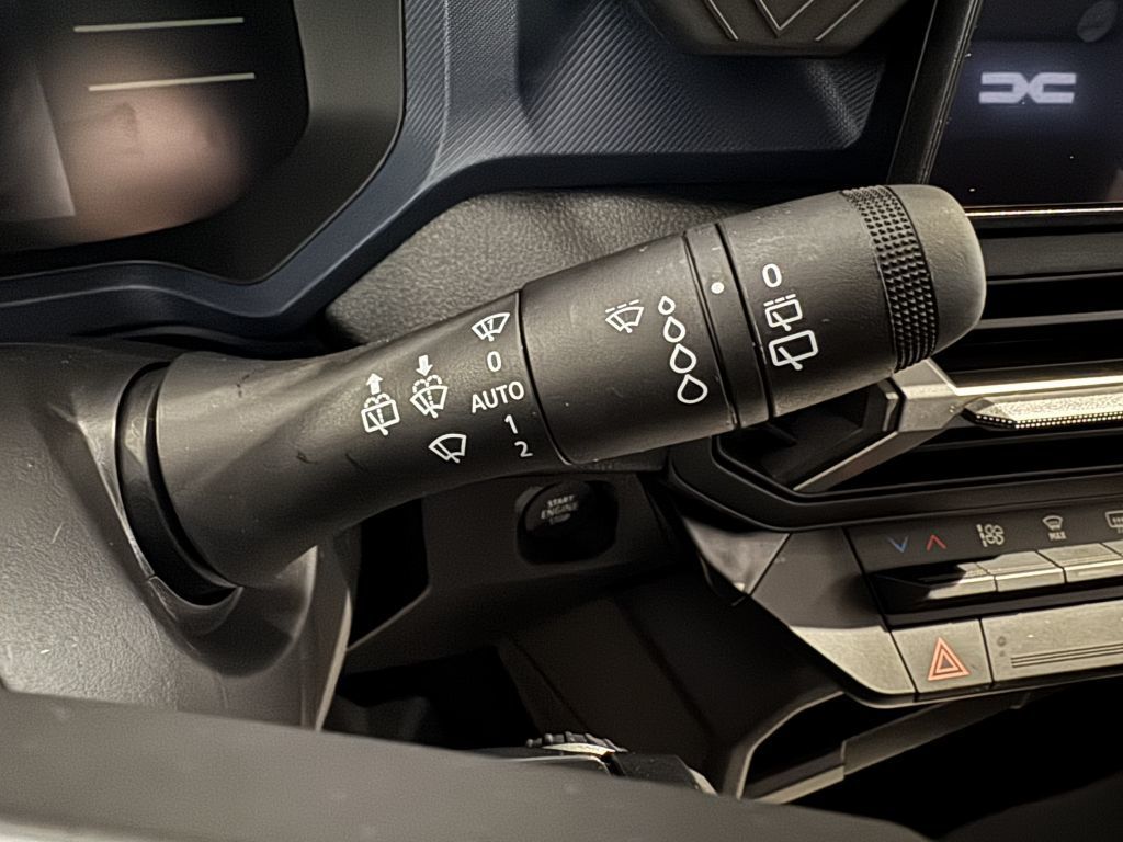Bild 18 - Duster Neuer  Journey HYBRID 140 ABS Fahrerairba