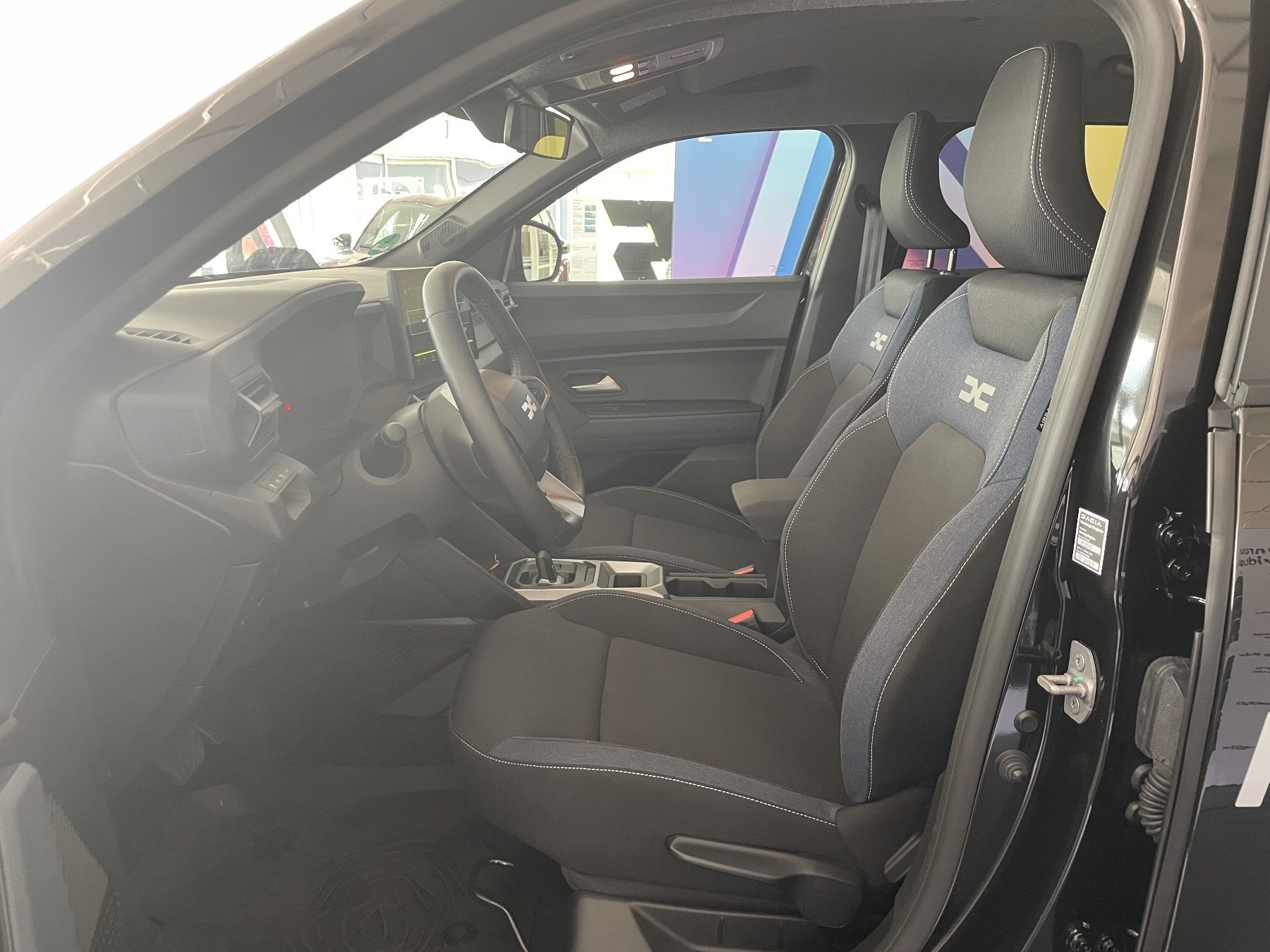 Bild 30 - Duster Neuer  Journey HYBRID 140 ABS Fahrerairba
