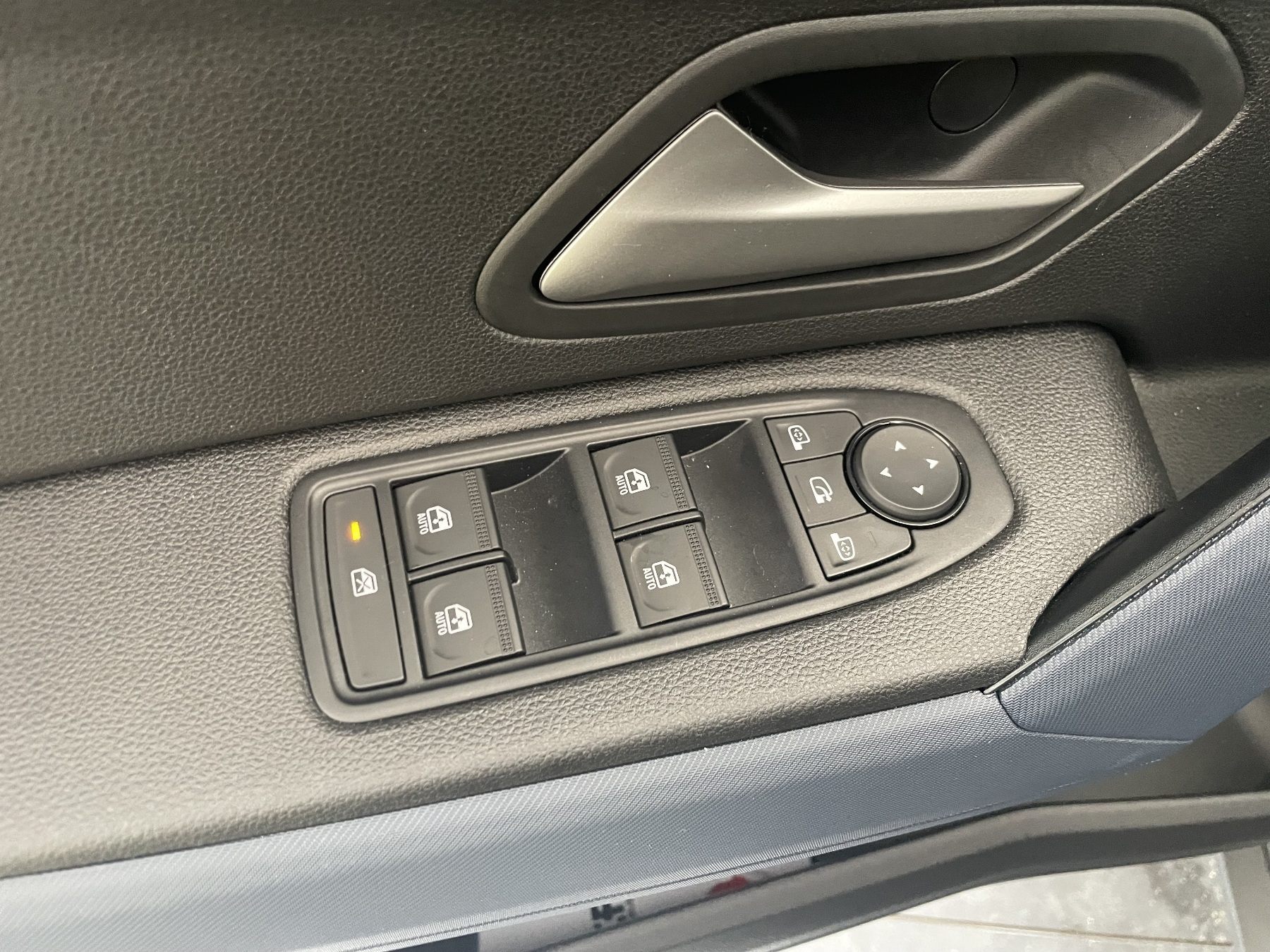 Bild 31 - Duster Neuer  Journey HYBRID 140 ABS Fahrerairba
