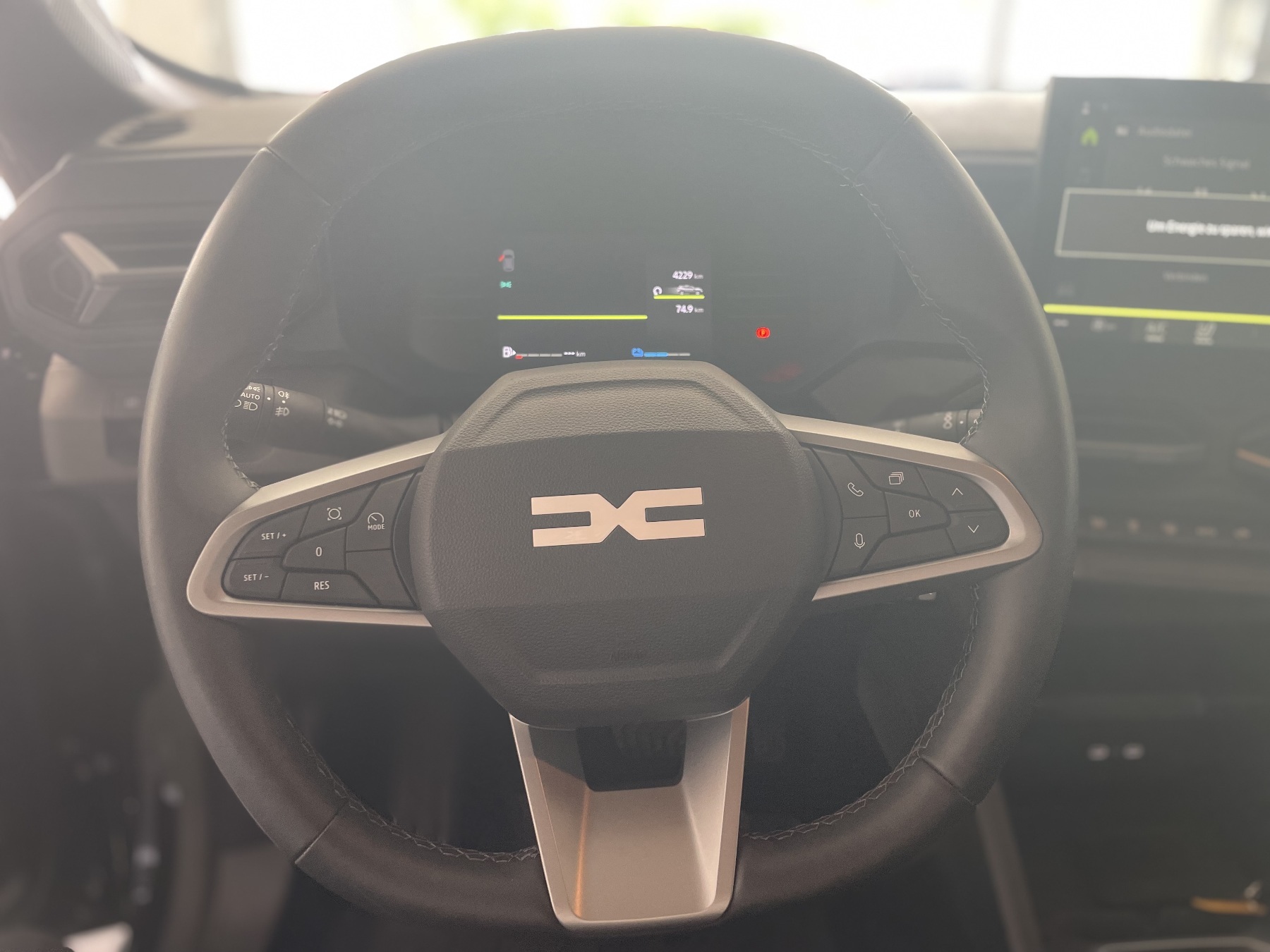 Bild 34 - Duster Neuer  Journey HYBRID 140 ABS Fahrerairba