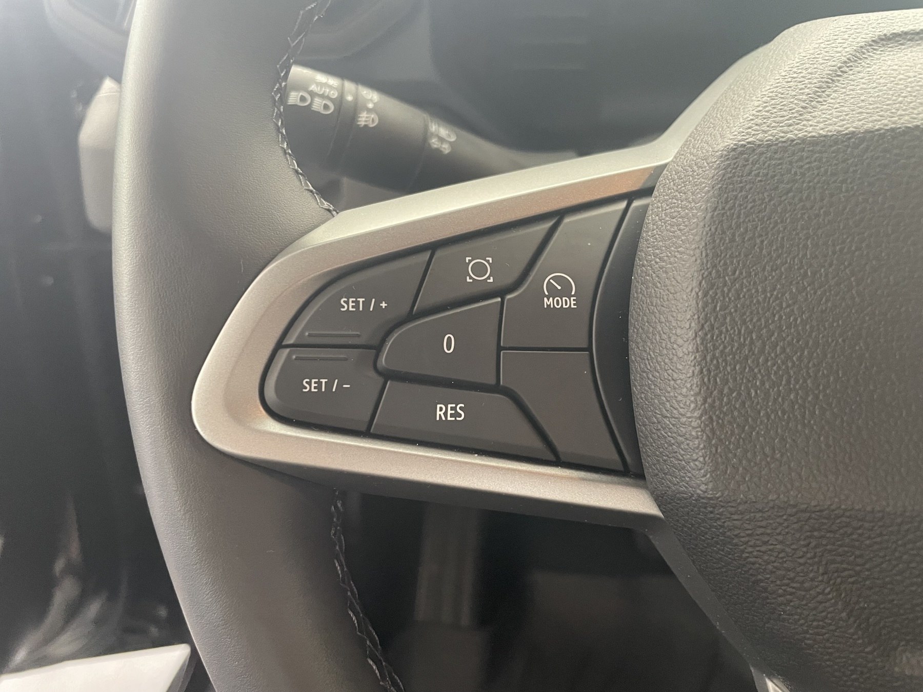 Bild 37 - Duster Neuer  Journey HYBRID 140 ABS Fahrerairba