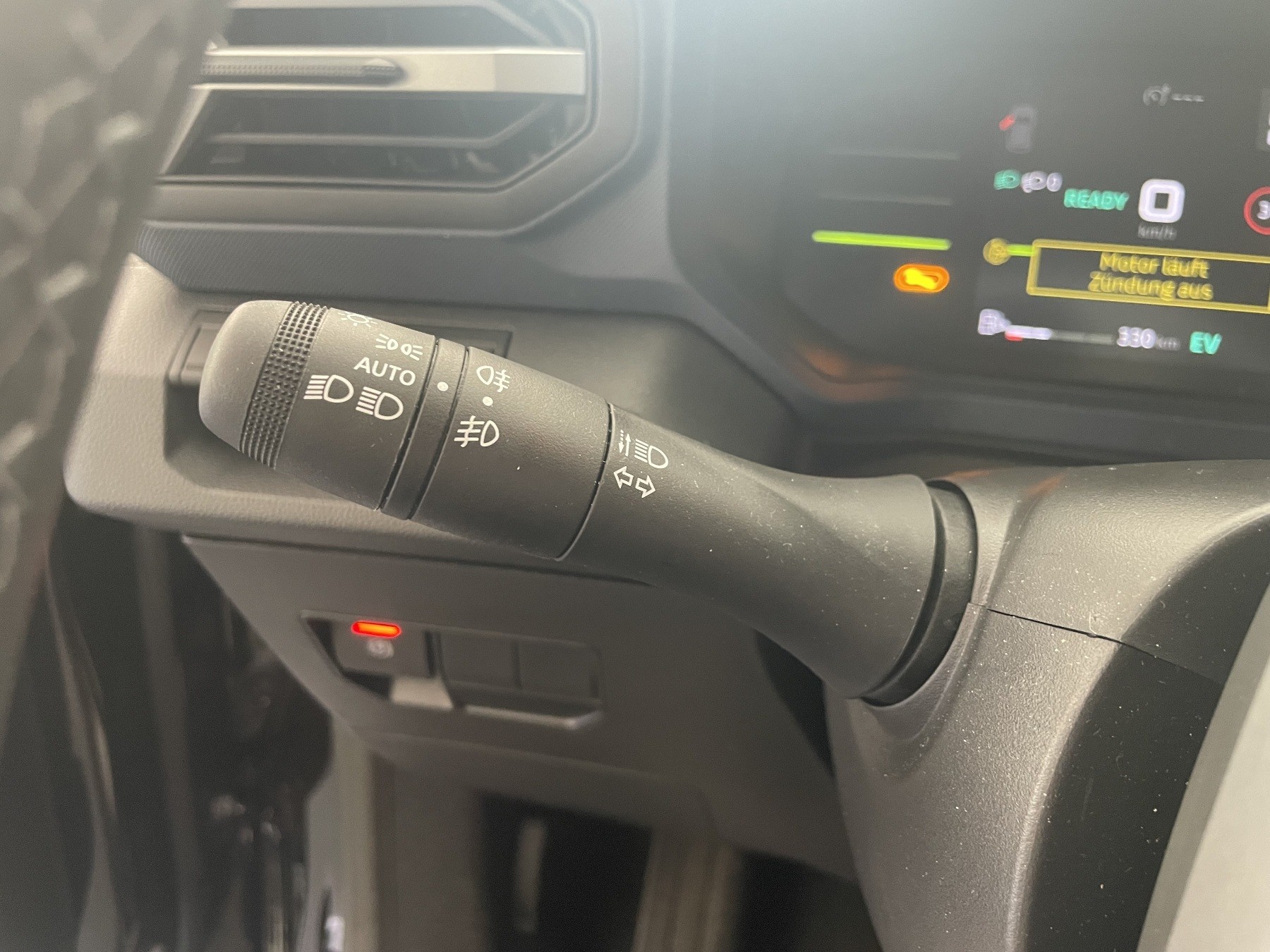 Bild 39 - Duster Neuer  Journey HYBRID 140 ABS Fahrerairba