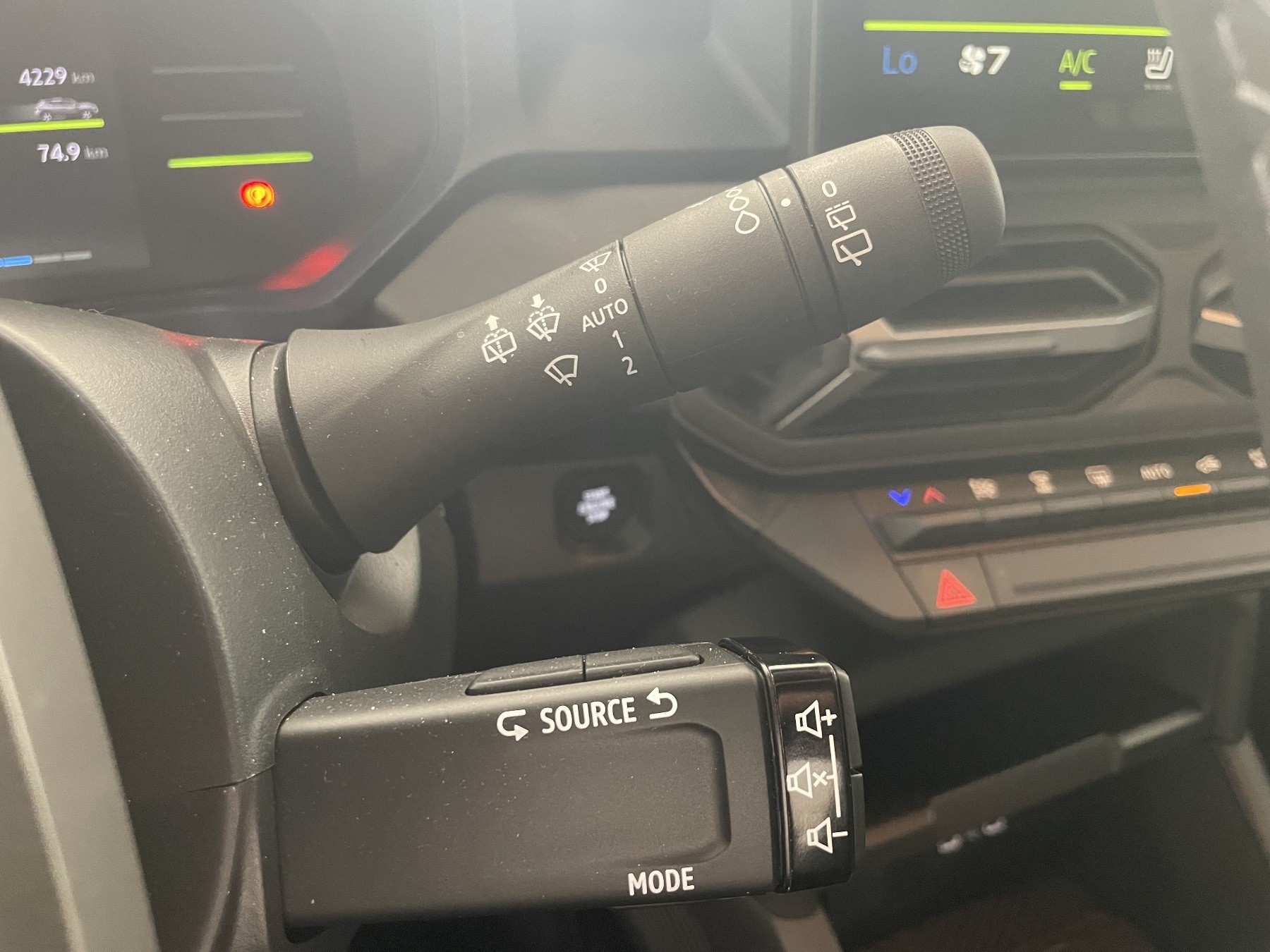 Bild 40 - Duster Neuer  Journey HYBRID 140 ABS Fahrerairba