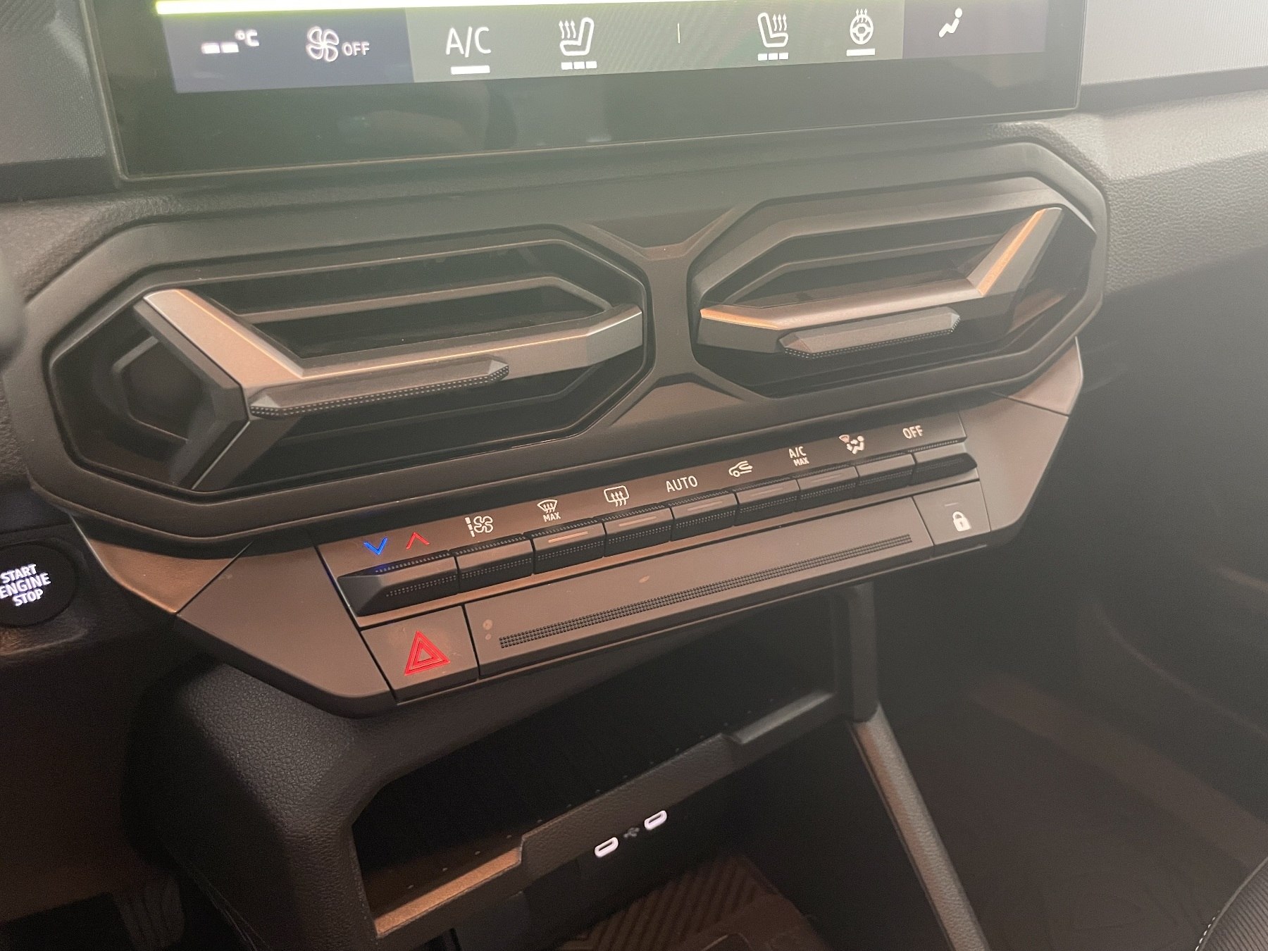 Bild 44 - Duster Neuer  Journey HYBRID 140 ABS Fahrerairba