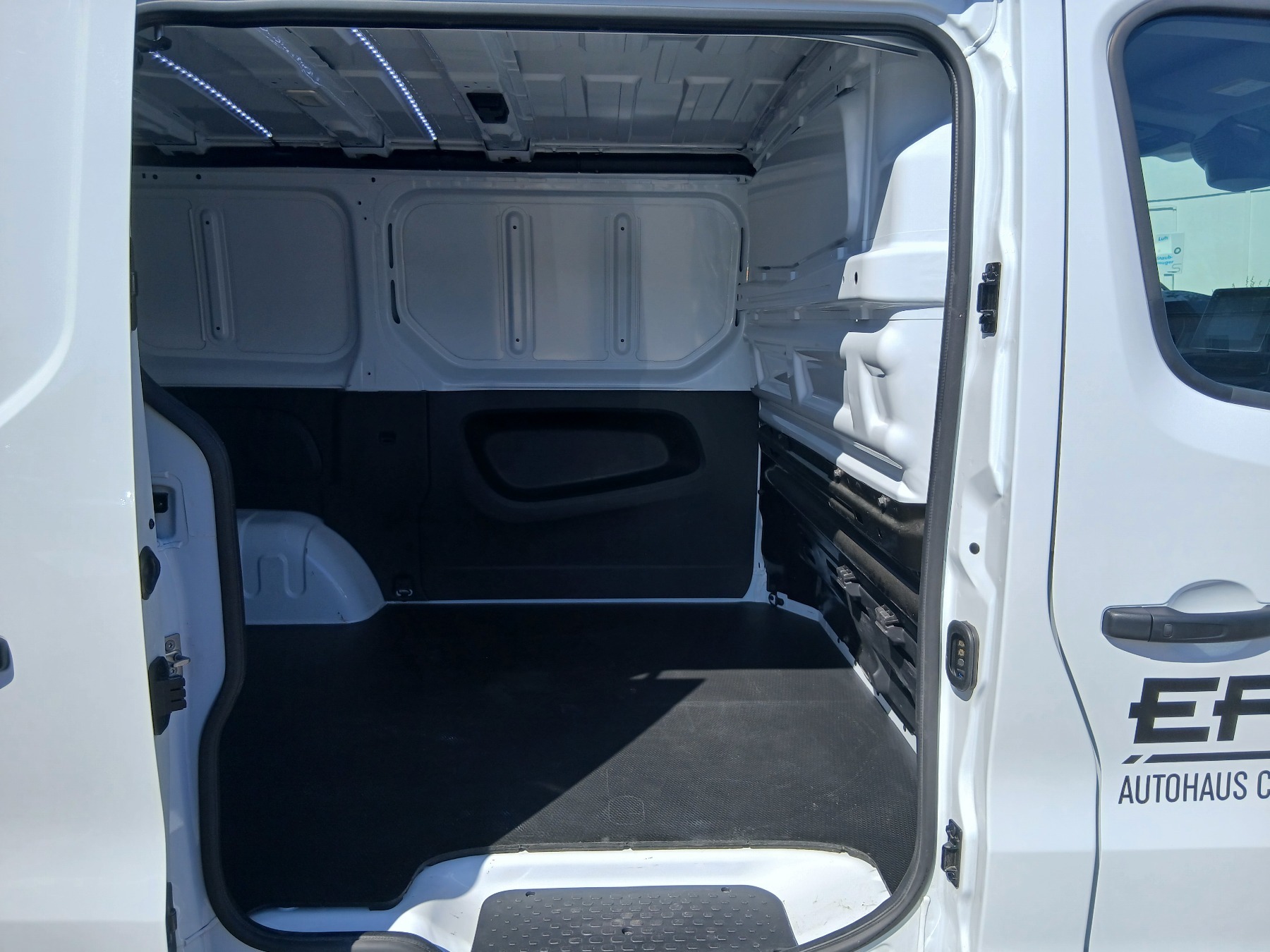 Bild 13 - Trafic 2.0 BLUE dCi 130 L1H1 2,8t Komfort