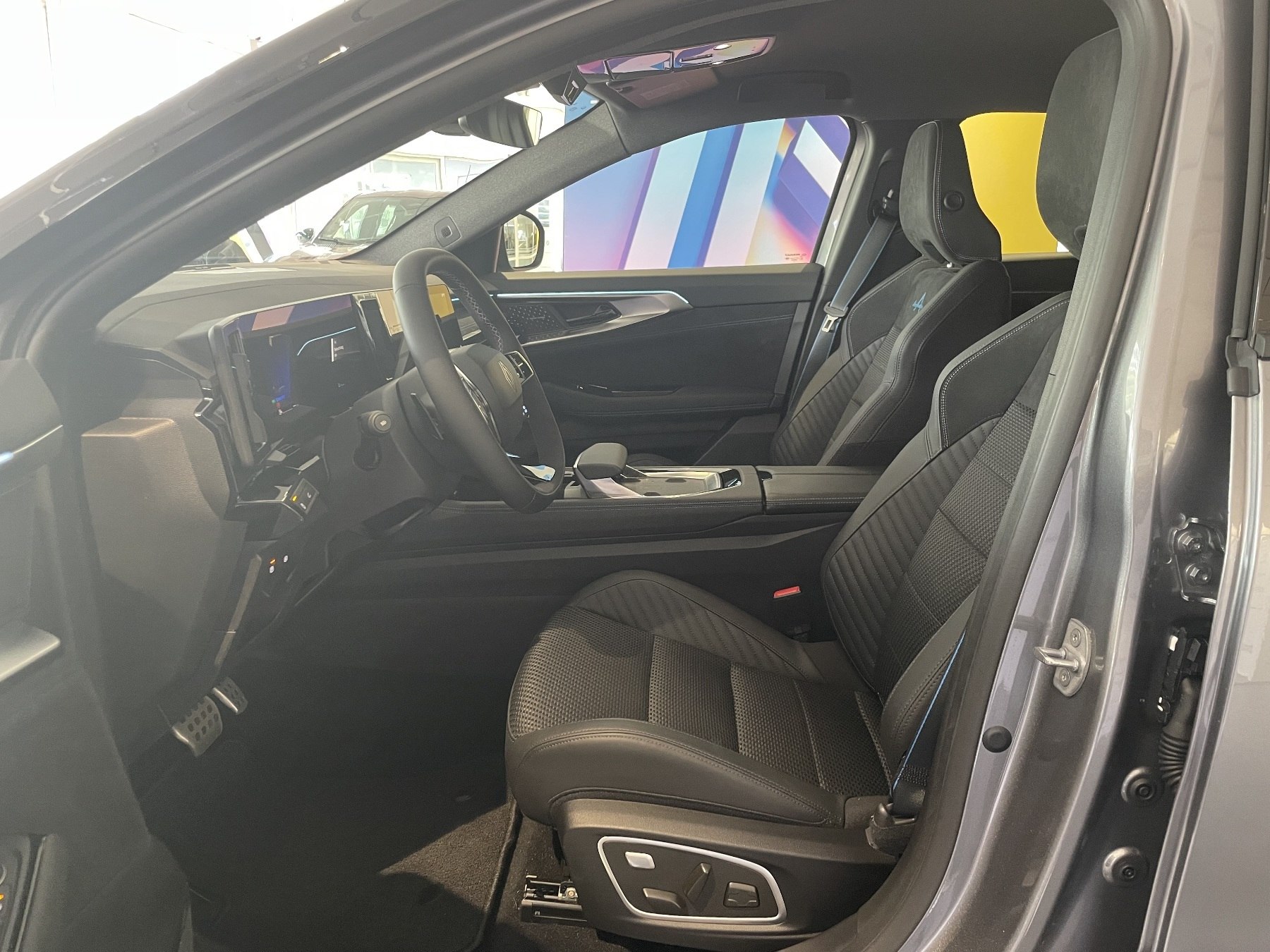 Bild 32 - Austral 1.2 E-TECH Hybrid 200 Esprit Alpine