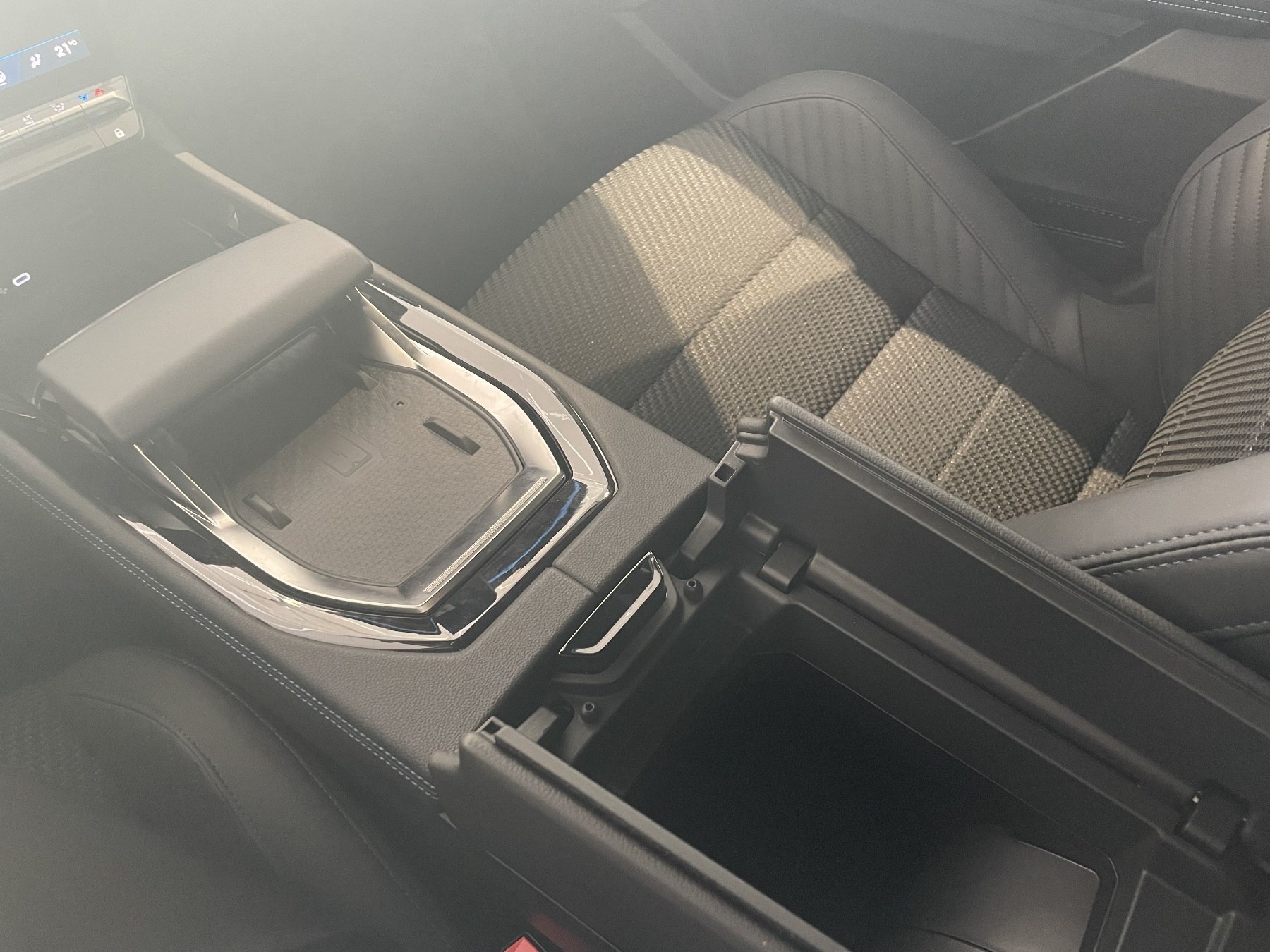 Bild 46 - Austral 1.2 E-TECH Hybrid 200 Esprit Alpine
