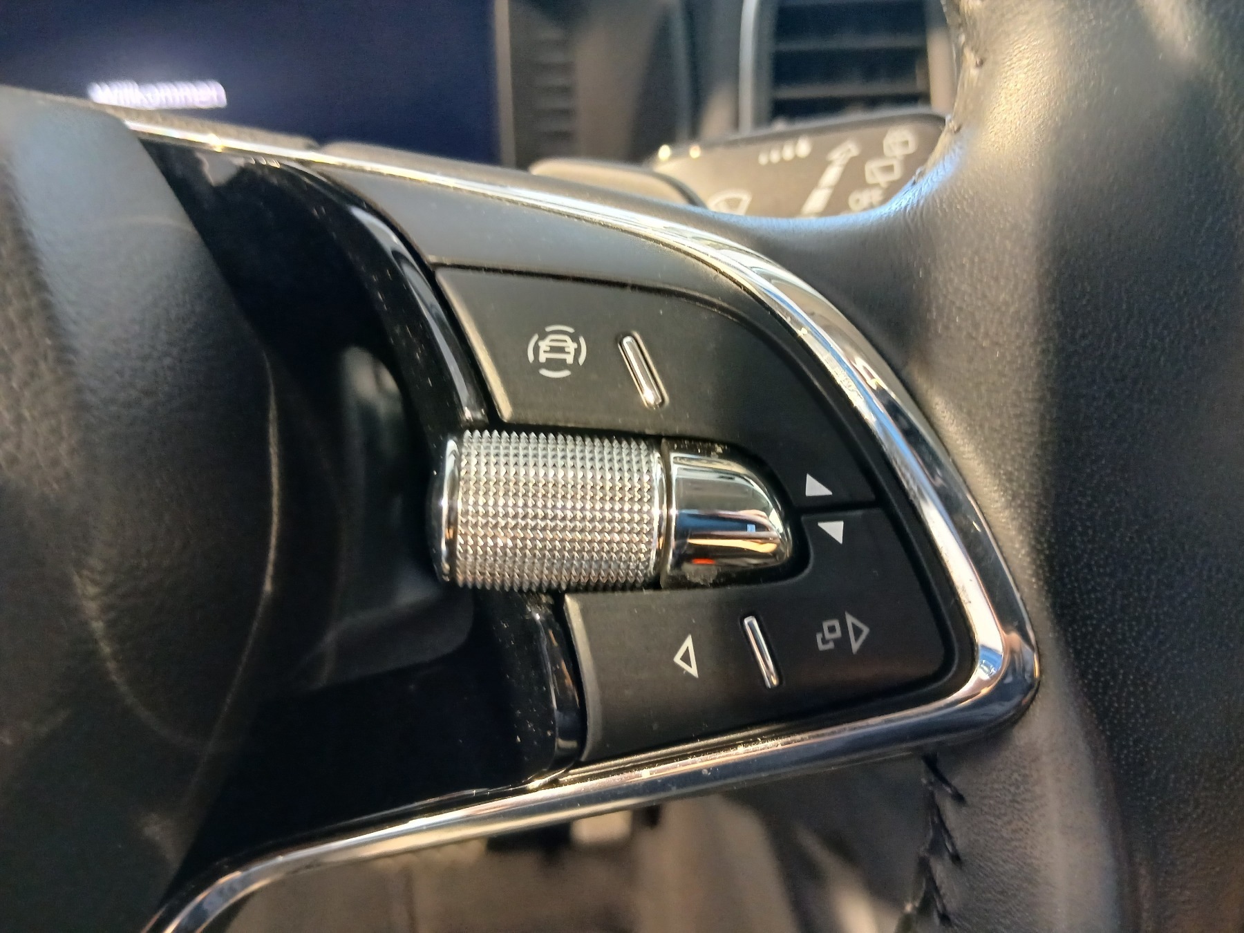 Bild 33 - Karoq 2.0 TDI Clever 4x4 ABS Fahrerairbag ESP ZV