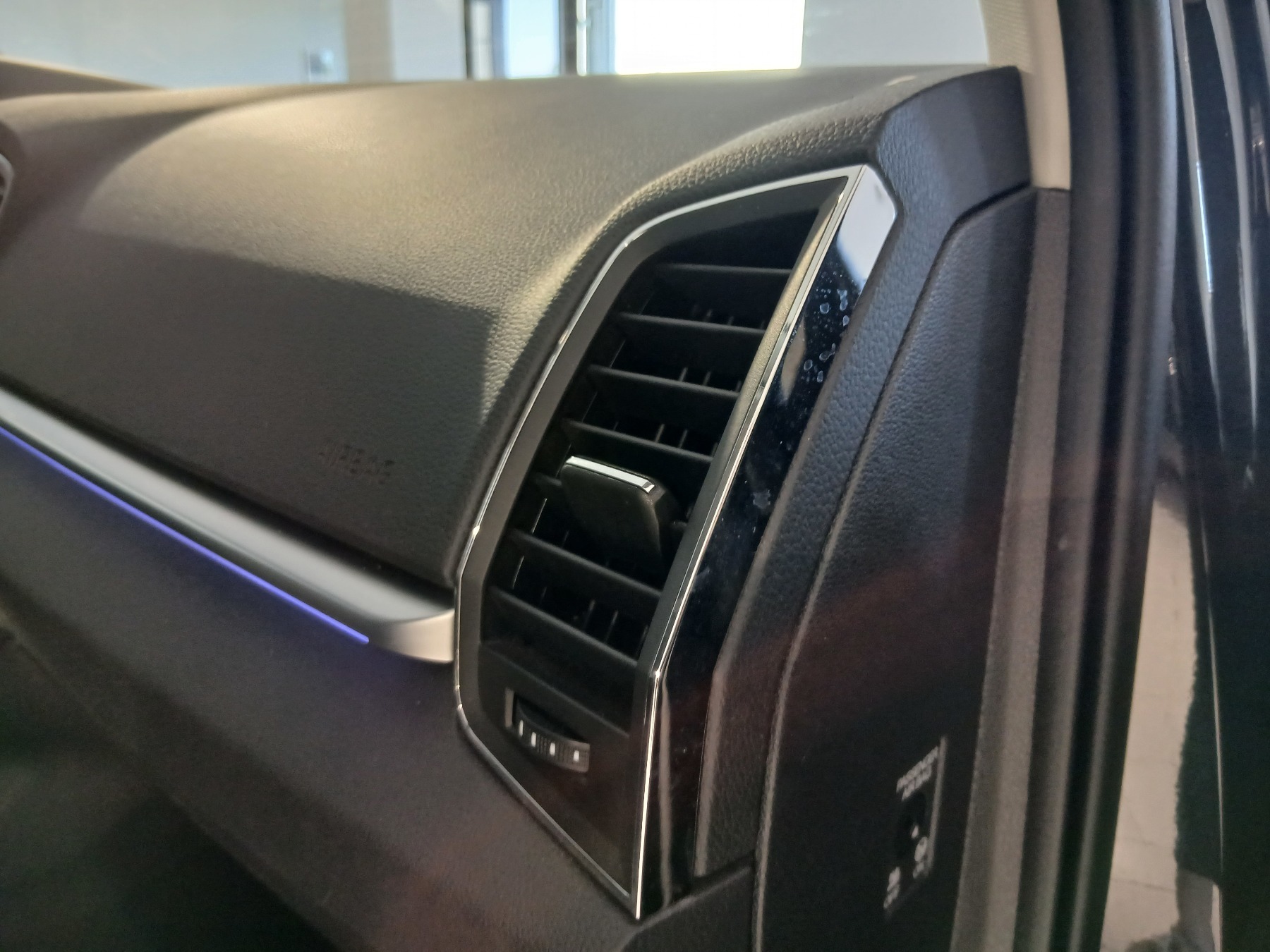 Bild 9 - Karoq 2.0 TDI Clever 4x4 ABS Fahrerairbag ESP ZV