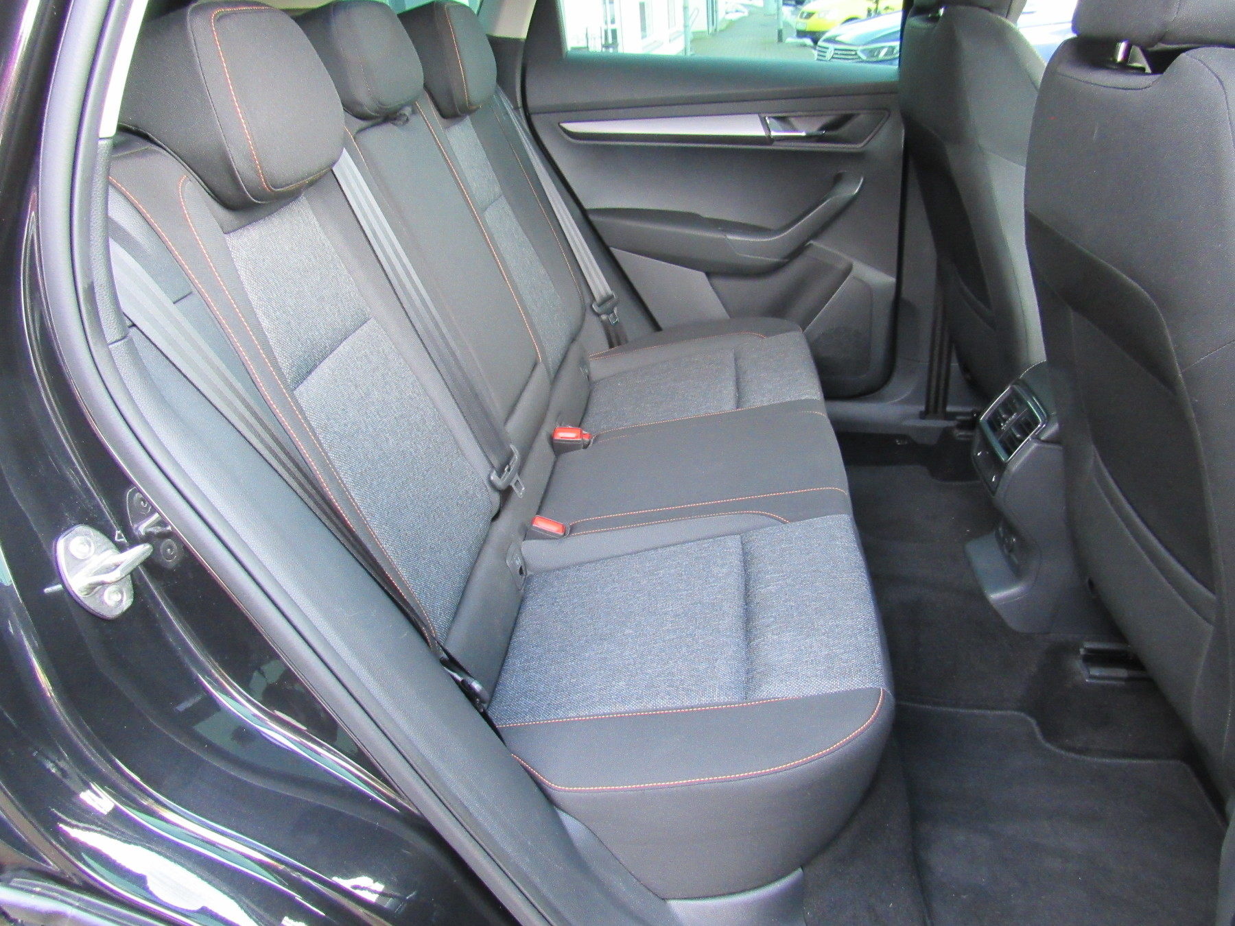 Bild 20 - Karoq 2.0 TDI Clever 4x4 ABS Fahrerairbag ESP LE