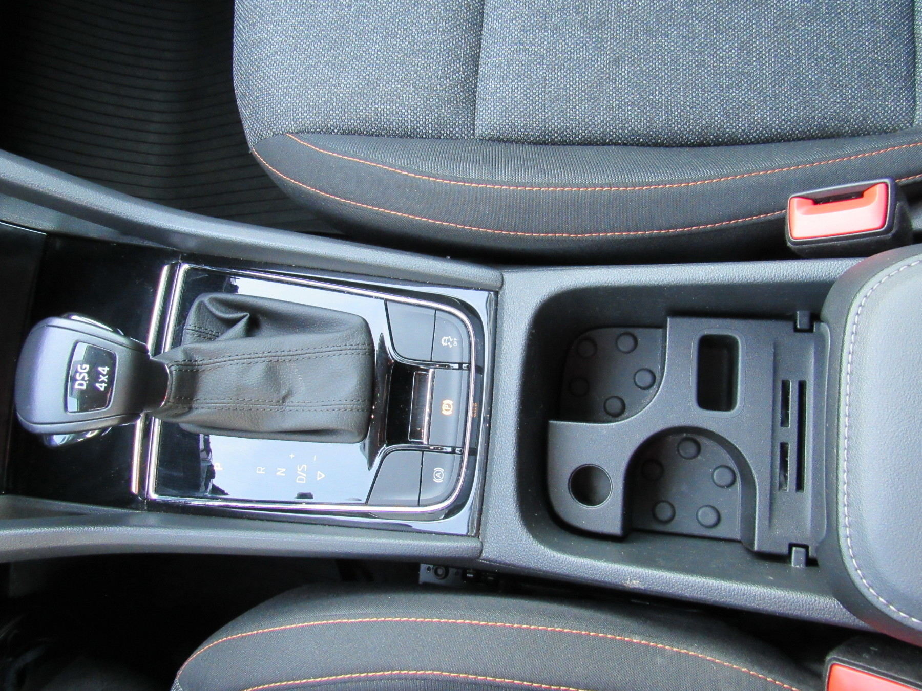 Bild 25 - Karoq 2.0 TDI Clever 4x4 ABS Fahrerairbag ESP LE
