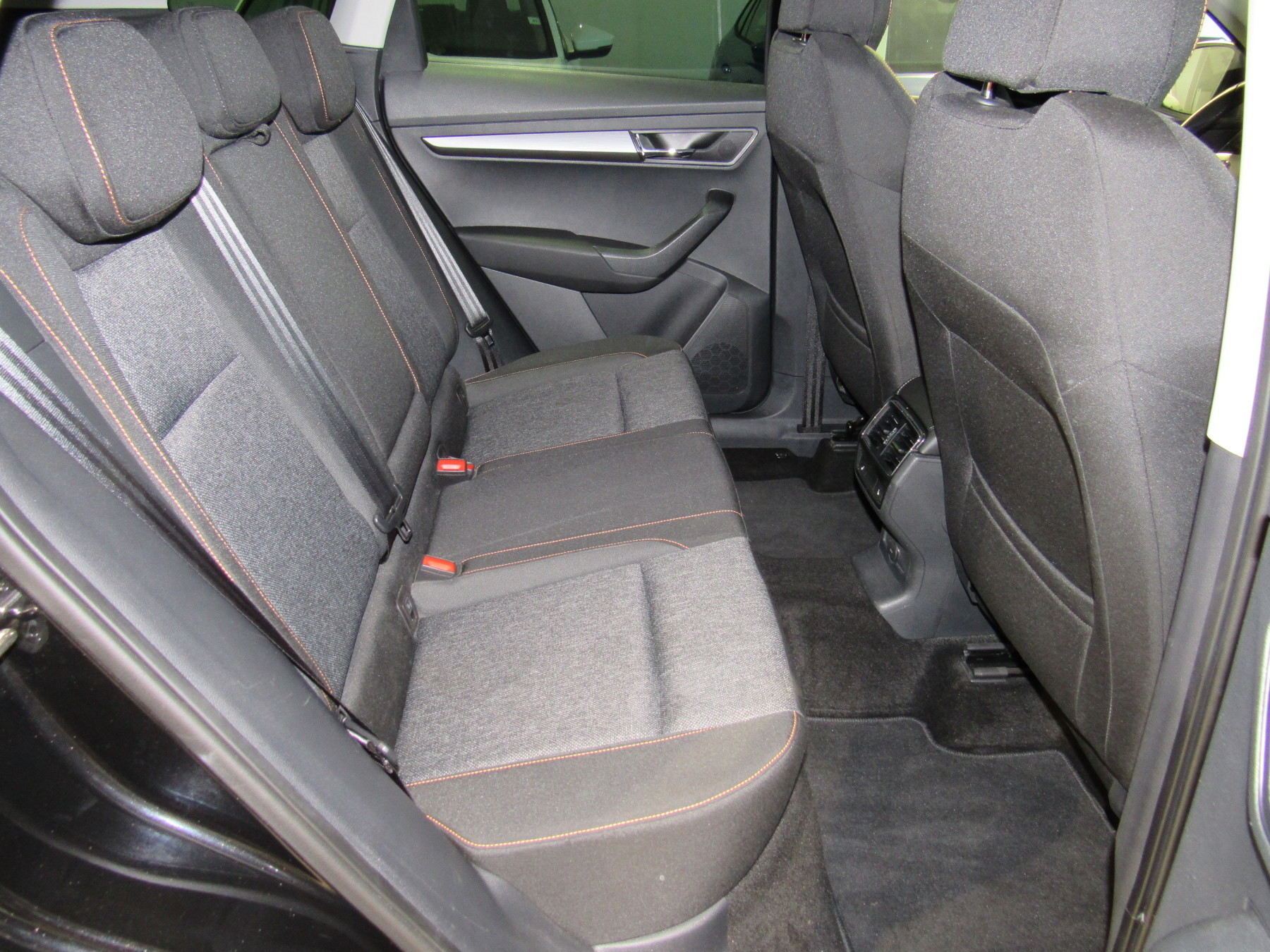 Bild 6 - Karoq 2.0 TDI Clever 4x4 ABS Fahrerairbag ESP LE