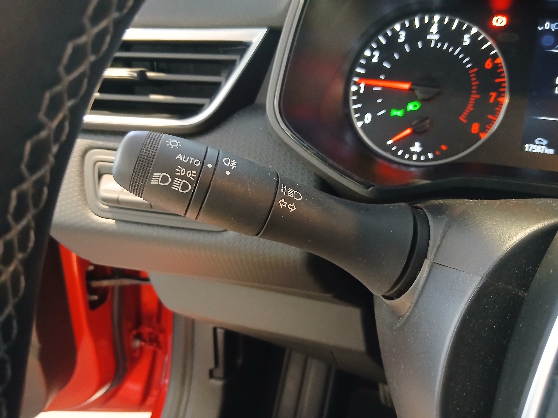 Bild 30 - Clio EQUILIBRE SCe 65 ABS Fahrerairbag ESP SERVO