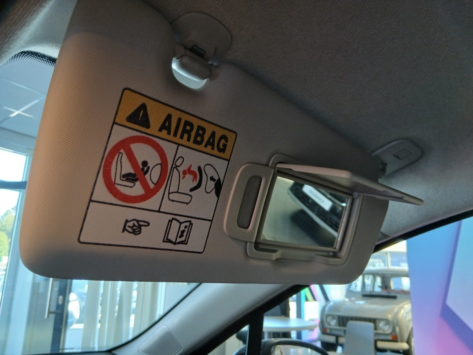 Bild 40 - Clio EQUILIBRE SCe 65 ABS Fahrerairbag ESP SERVO