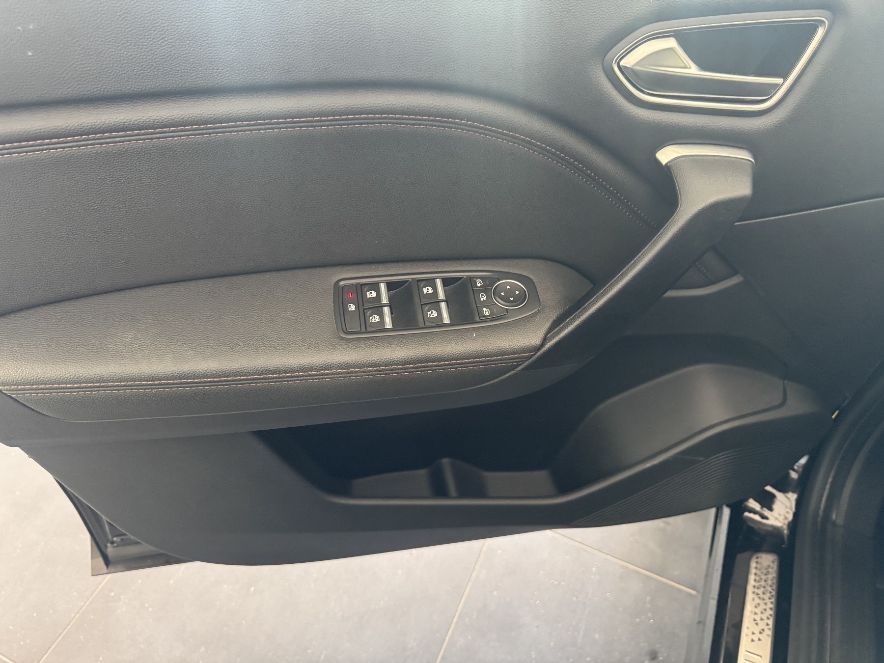 Bild 11 - Captur INITIALE PARIS E-TECH Plug-in 160 ABS ESP