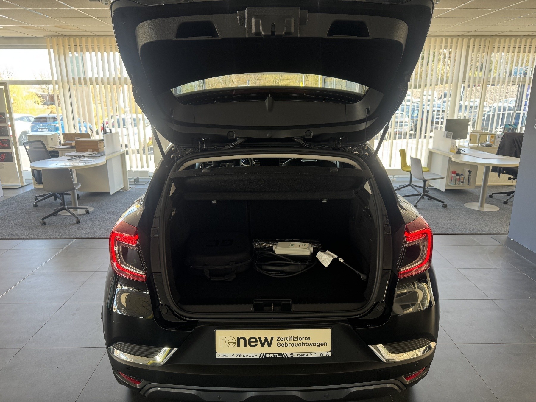 Bild 5 - Captur INITIALE PARIS E-TECH Plug-in 160 ABS ESP
