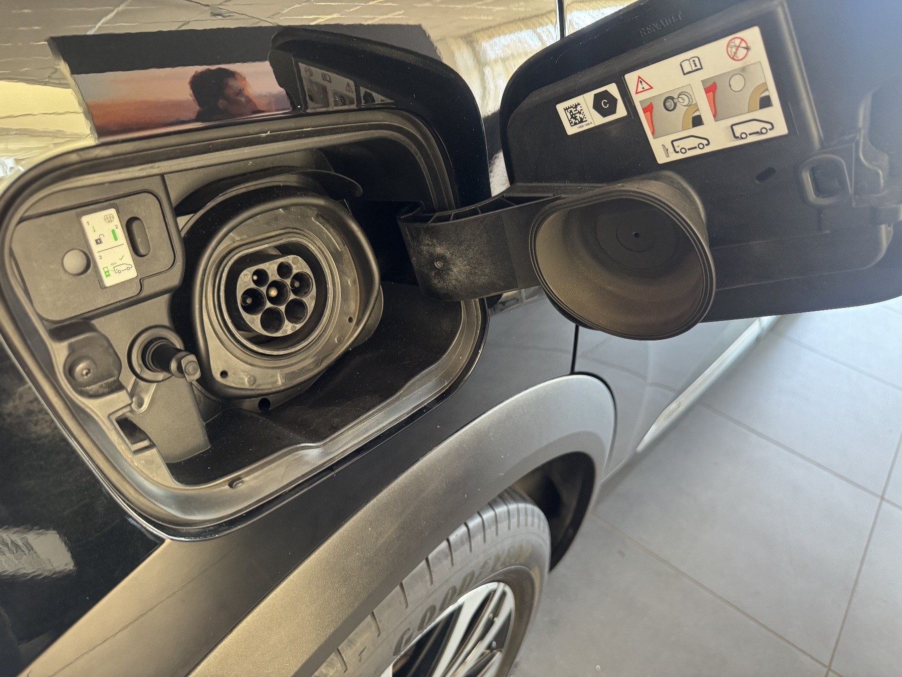 Bild 8 - Captur INITIALE PARIS E-TECH Plug-in 160 ABS ESP