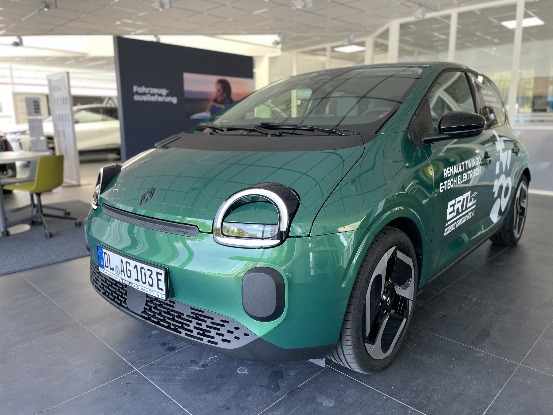 Bild 1 - Twingo E-TECH elektrisch Techno 80hp Urban Range