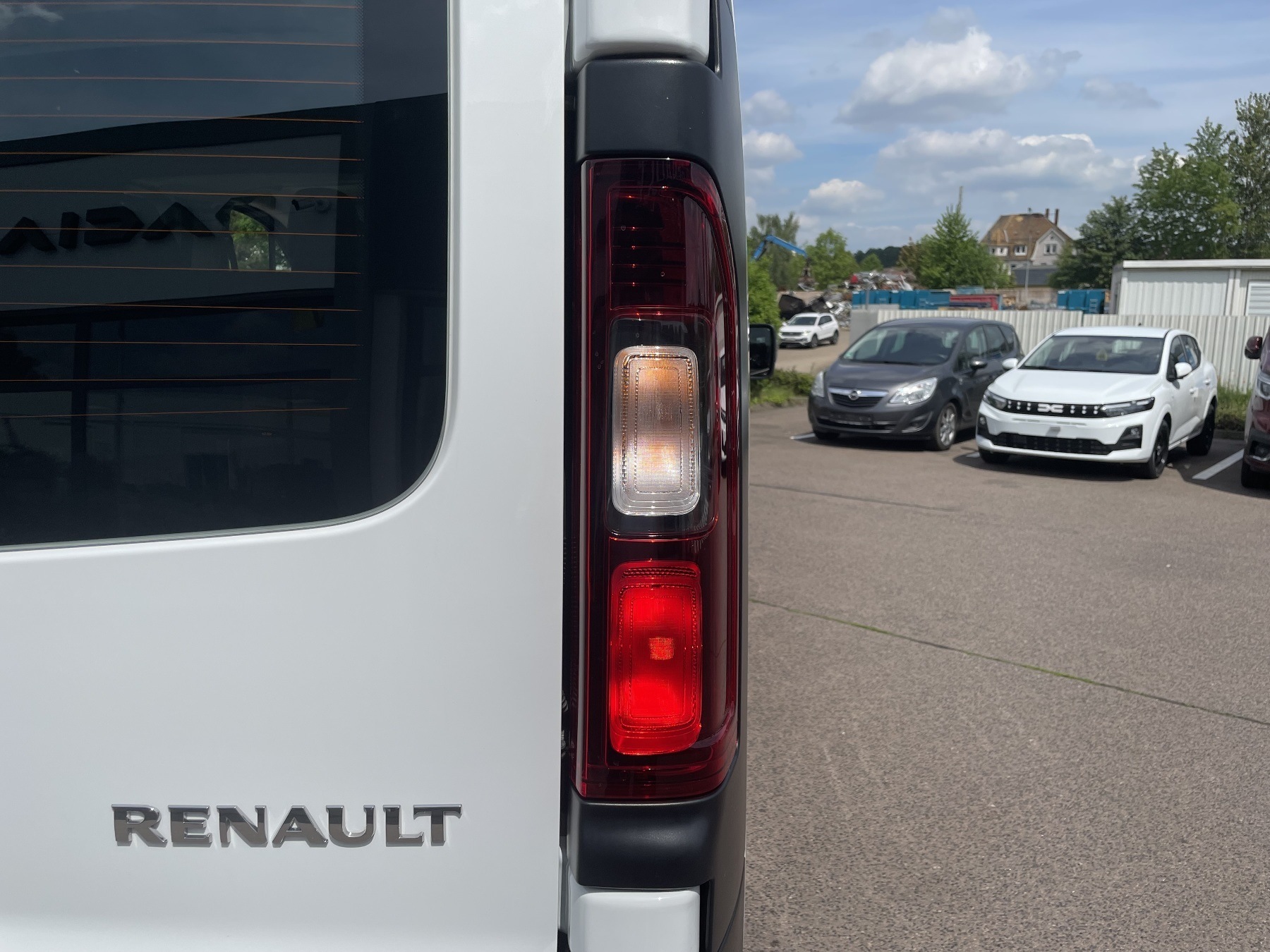 Bild 17 - Trafic 2.0 BLUE dCi 150 L1H1DK 3,0t Komfort