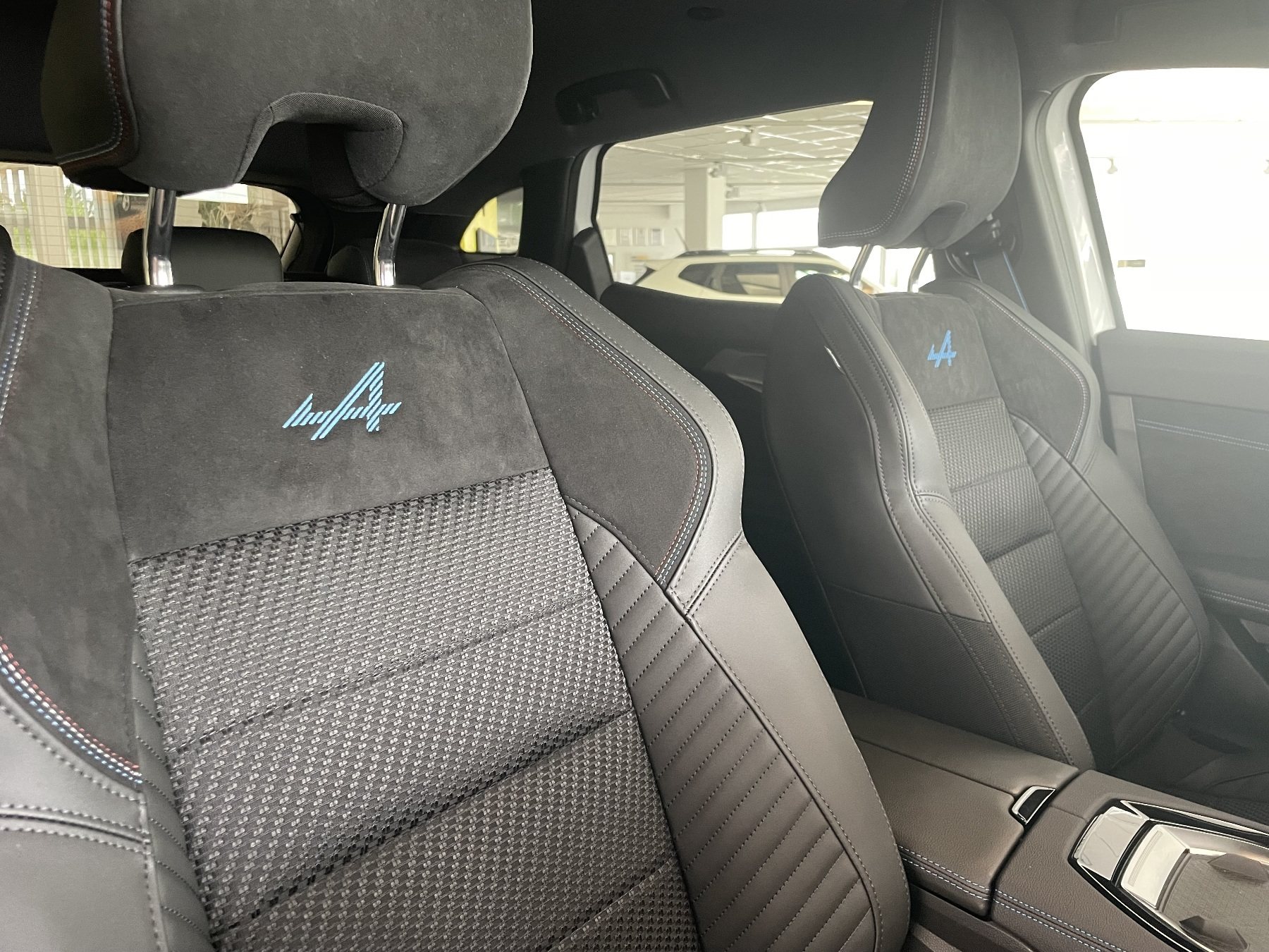 Bild 13 - Austral Esprit Alpine Full Hybrid E-Tech 200