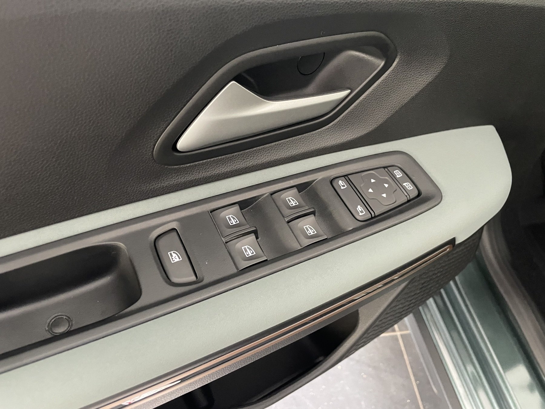 Bild 32 - Sandero Stepway Extreme TCe 110 ABS Fahrerairbag