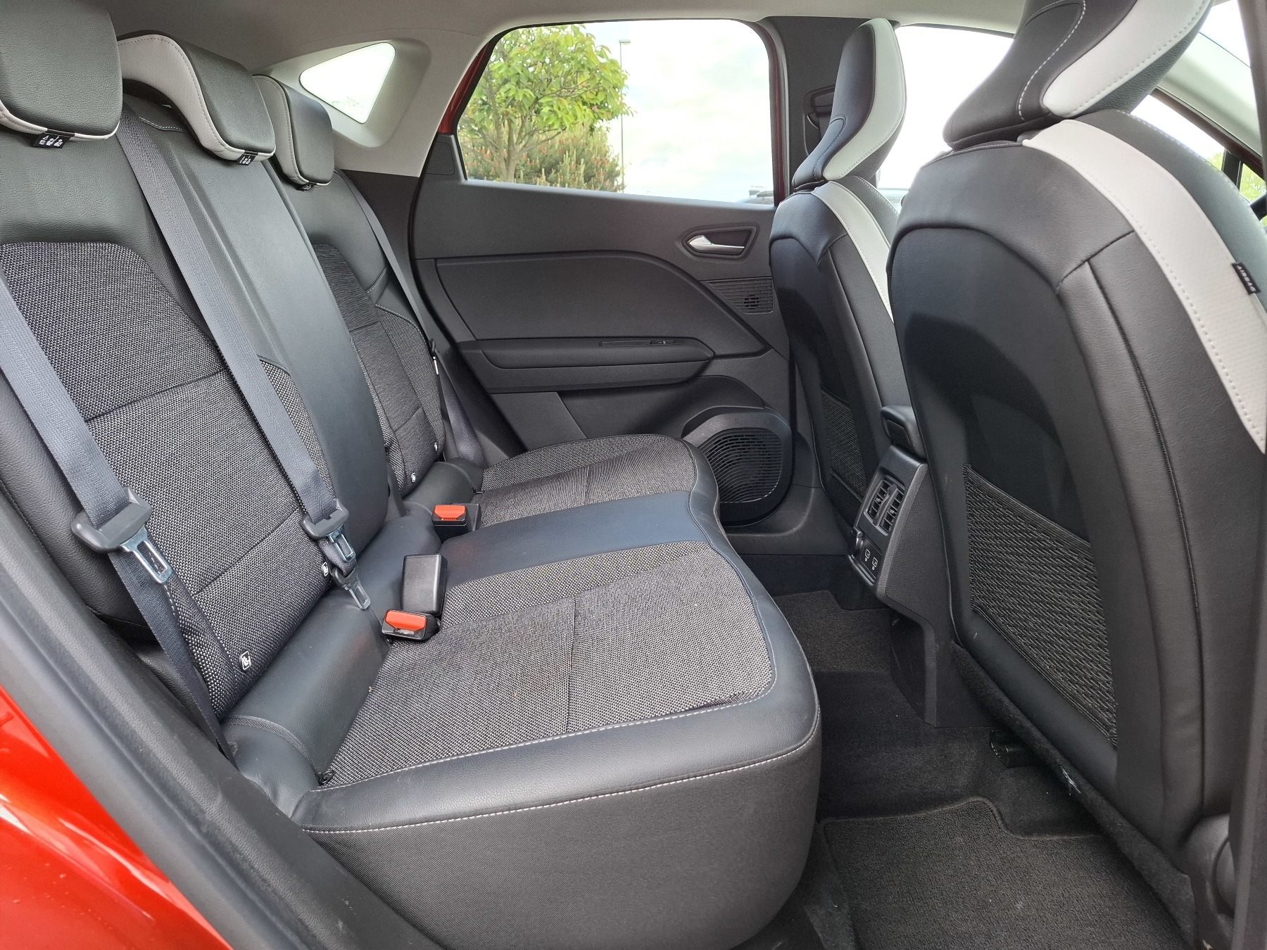 Bild 14 - Captur INTENS E-TECH 160 PLUG-in Schiebedach