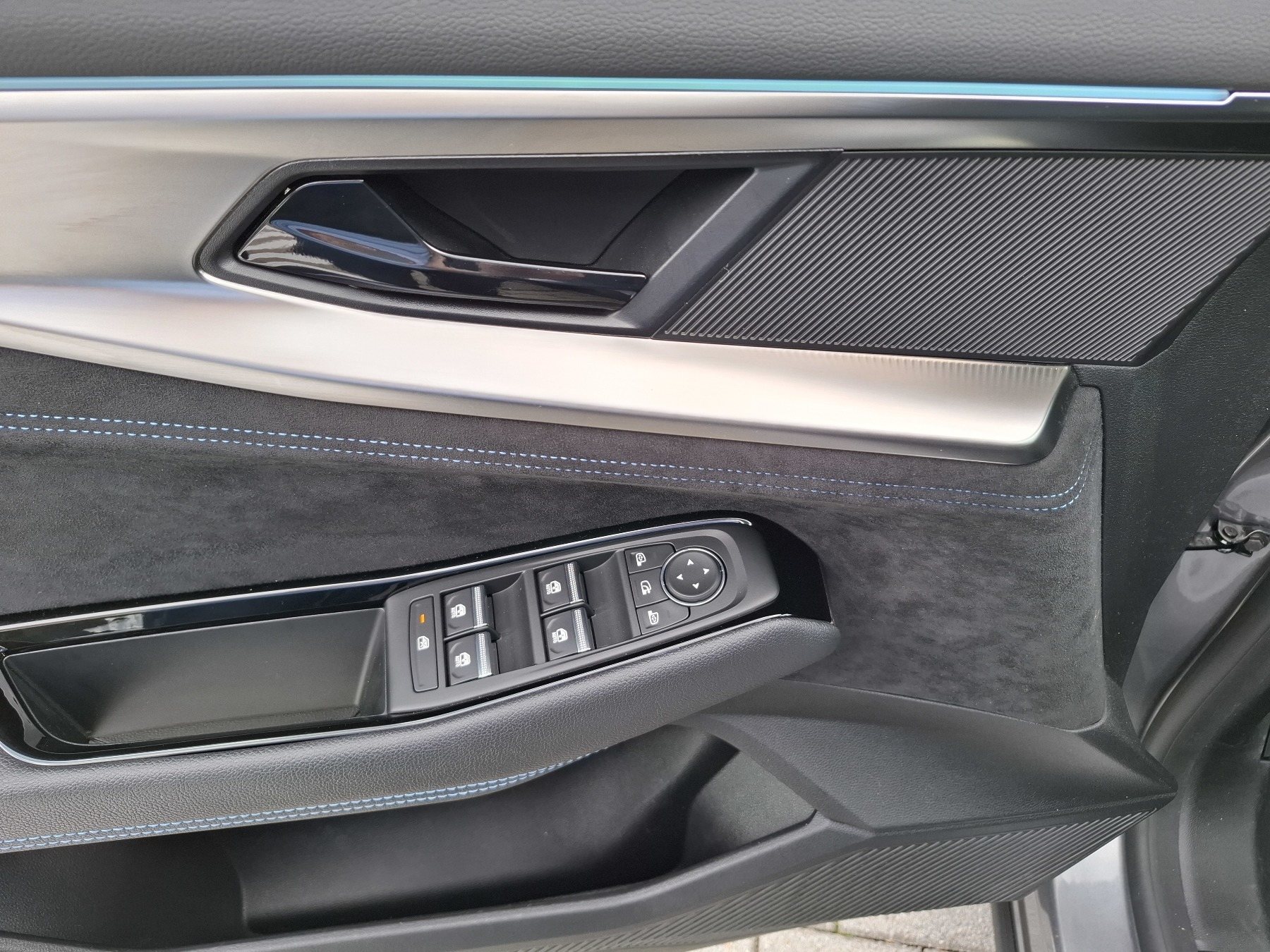 Bild 38 - Austral Mild-Hybrid 160 Techno Esprit Alpine