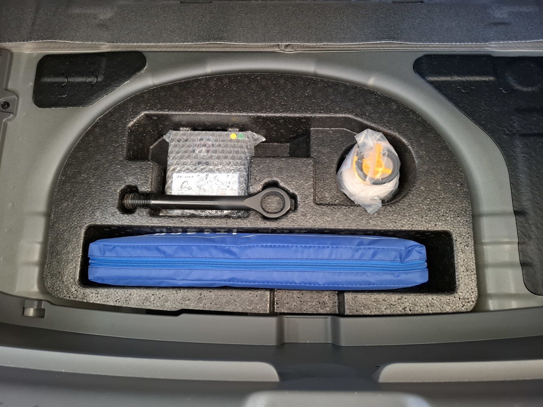 Bild 12 - INSTER Cross EV (MY25) 49 kWh (115 PS) 2WD