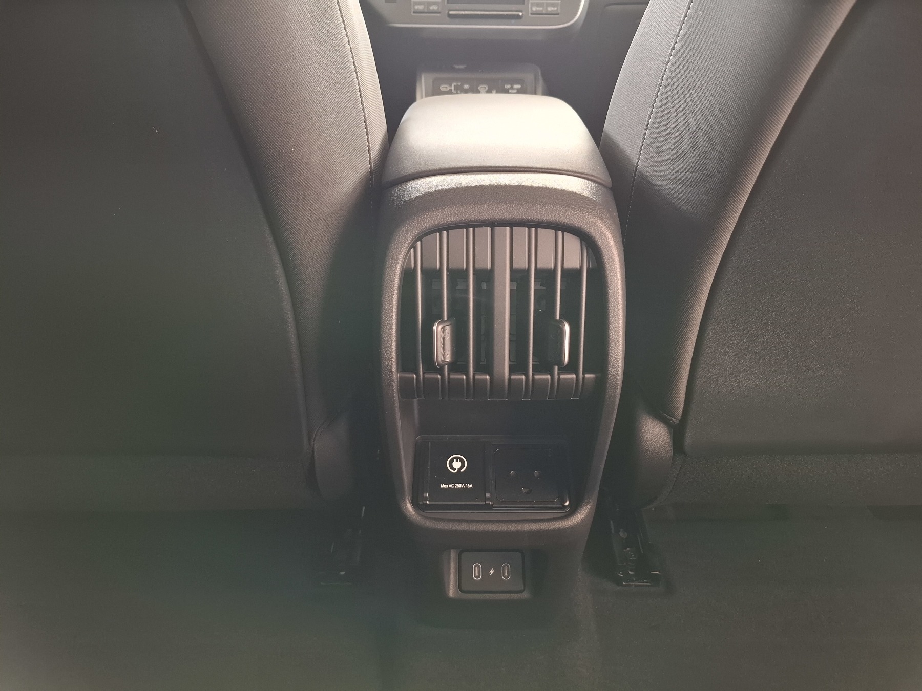 Bild 16 - KONA Elektro SX2 EV 65kWh (204 PS) 2WD Trend