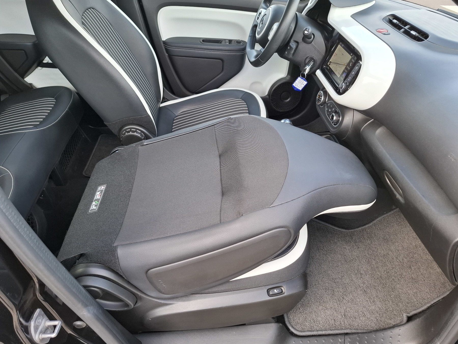 Bild 15 - Twingo E-TECH 100% el. INTENS