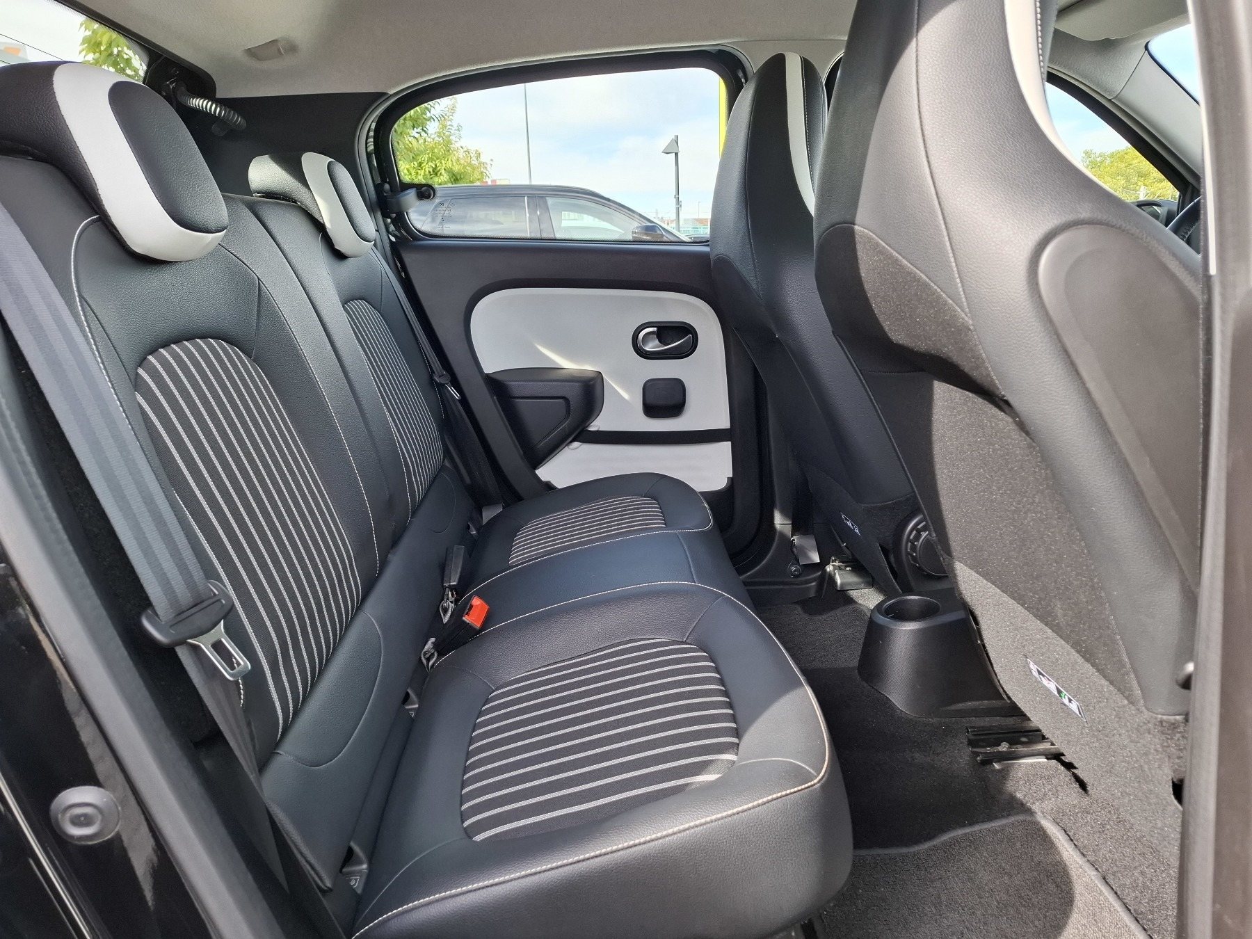 Bild 16 - Twingo E-TECH 100% el. INTENS