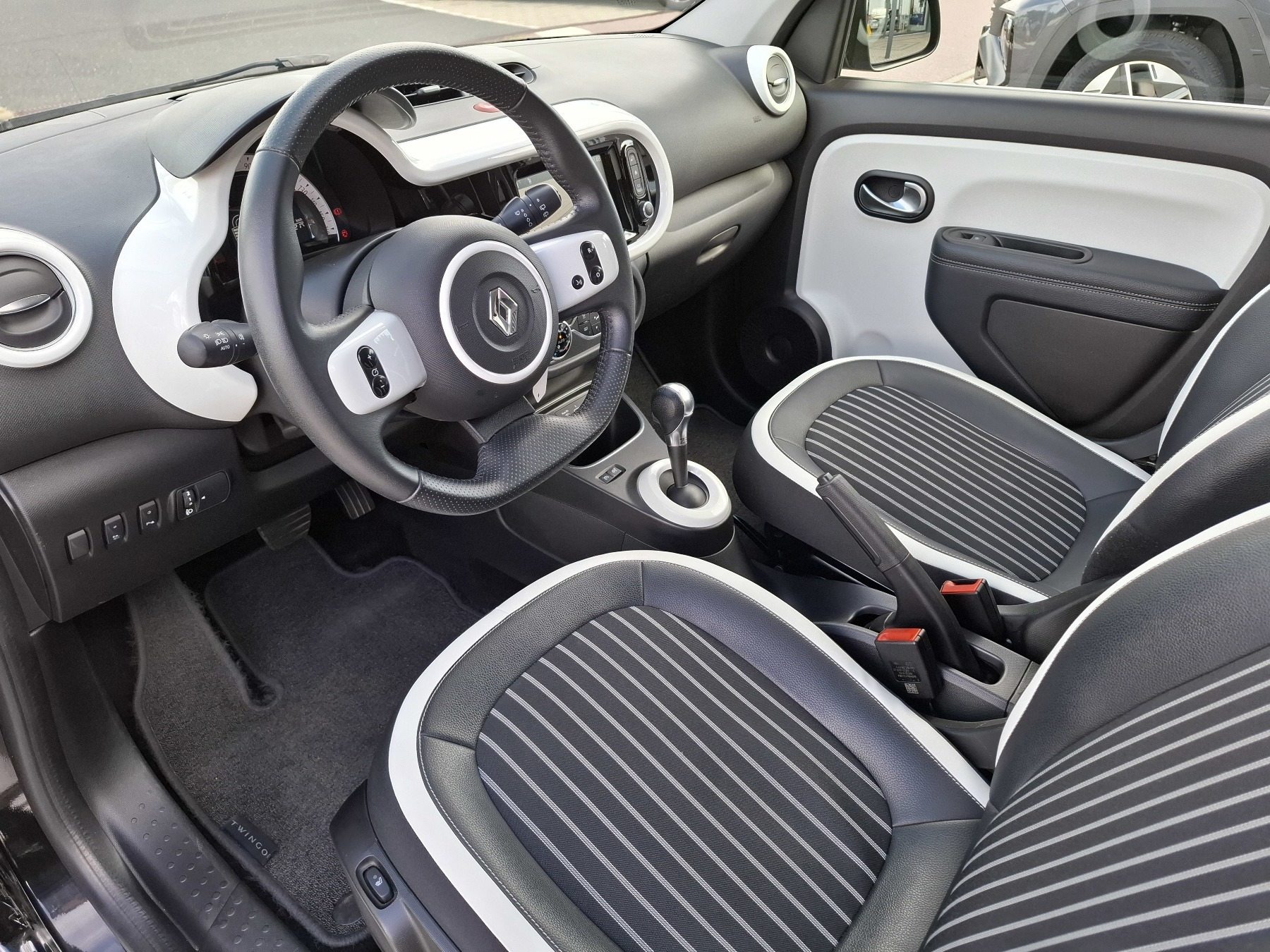 Bild 21 - Twingo E-TECH 100% el. INTENS