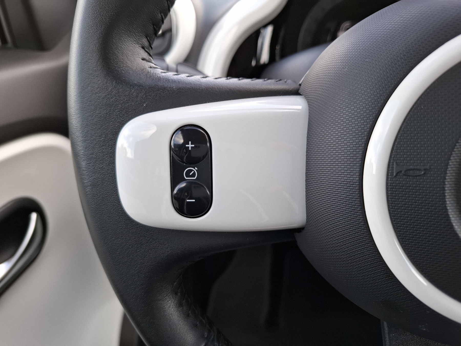 Bild 23 - Twingo E-TECH 100% el. INTENS