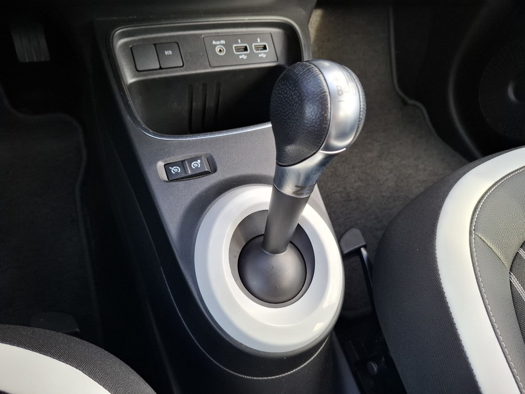 Bild 29 - Twingo E-TECH 100% el. INTENS