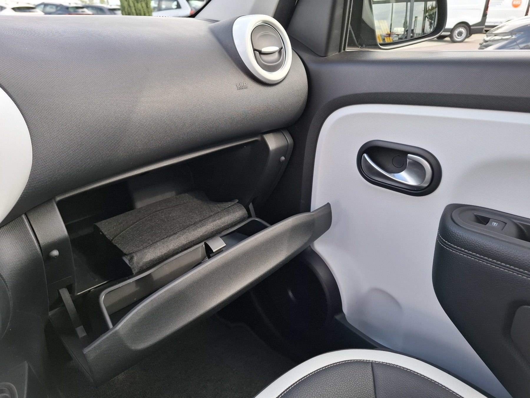 Bild 30 - Twingo E-TECH 100% el. INTENS