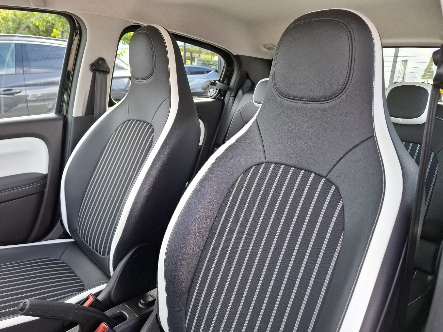 Bild 32 - Twingo E-TECH 100% el. INTENS