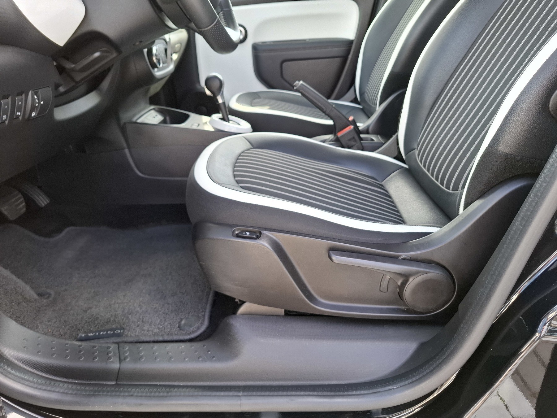 Bild 33 - Twingo E-TECH 100% el. INTENS