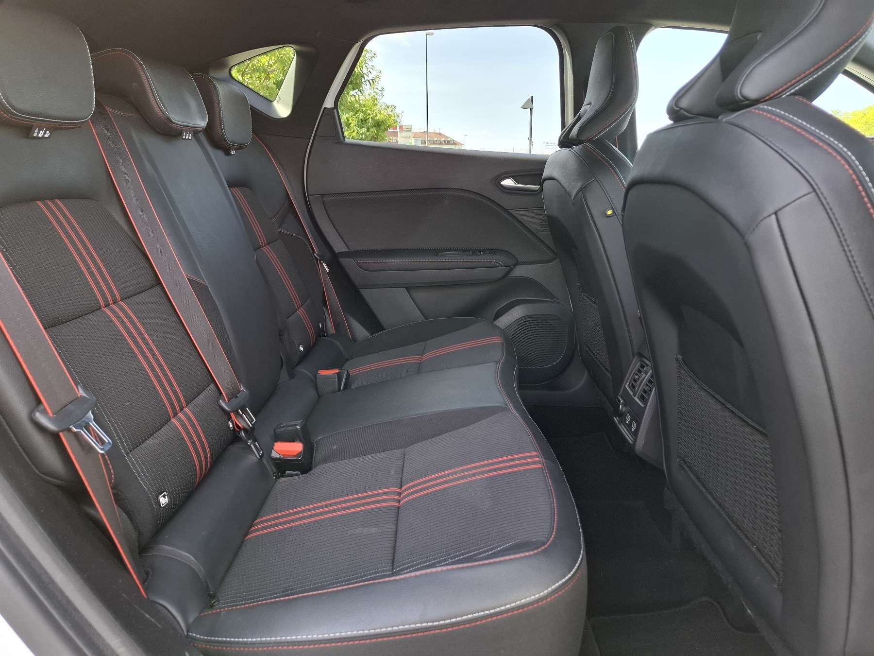 Bild 15 - Captur R.S. LINE TCe 140 EDC