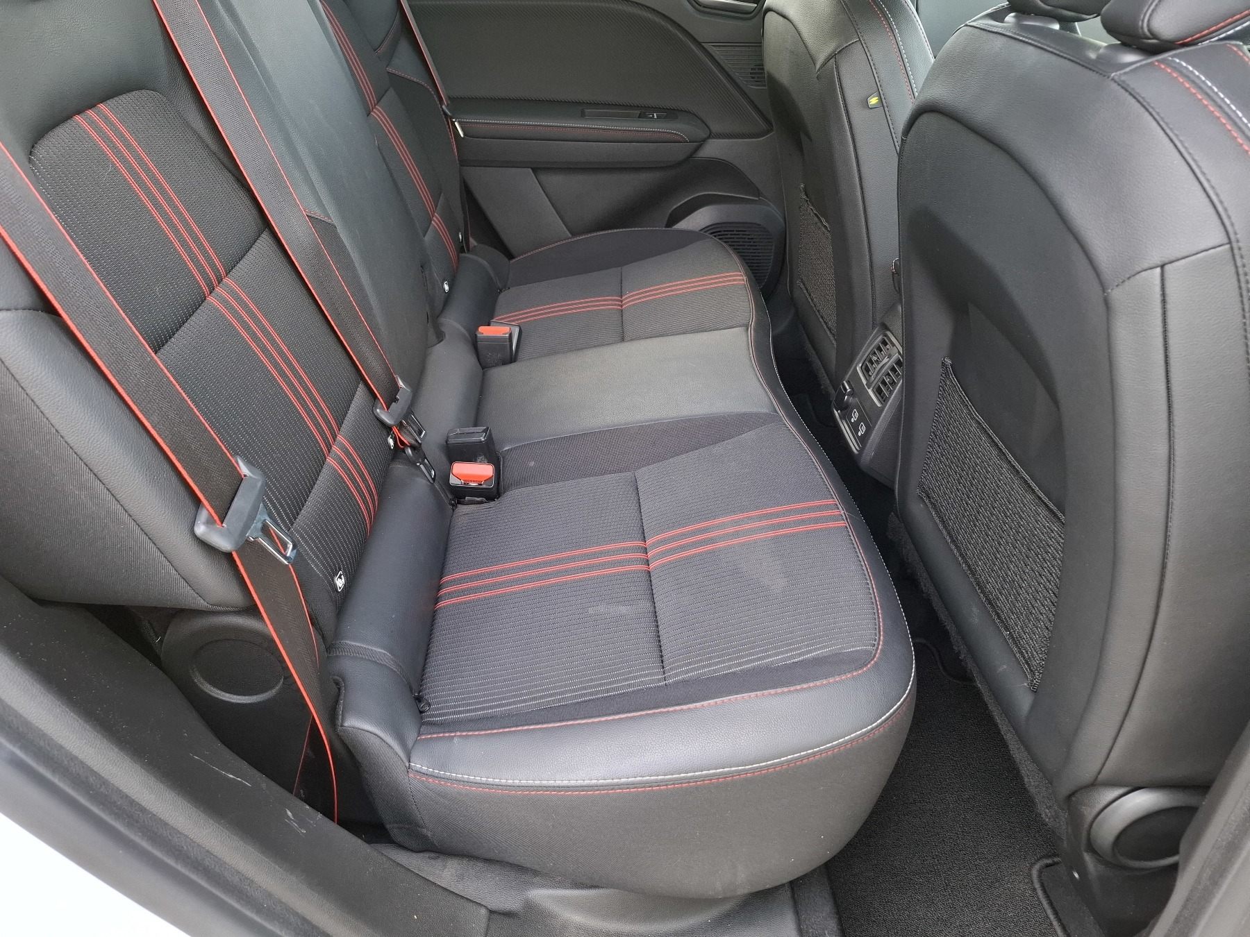 Bild 16 - Captur R.S. LINE TCe 140 EDC