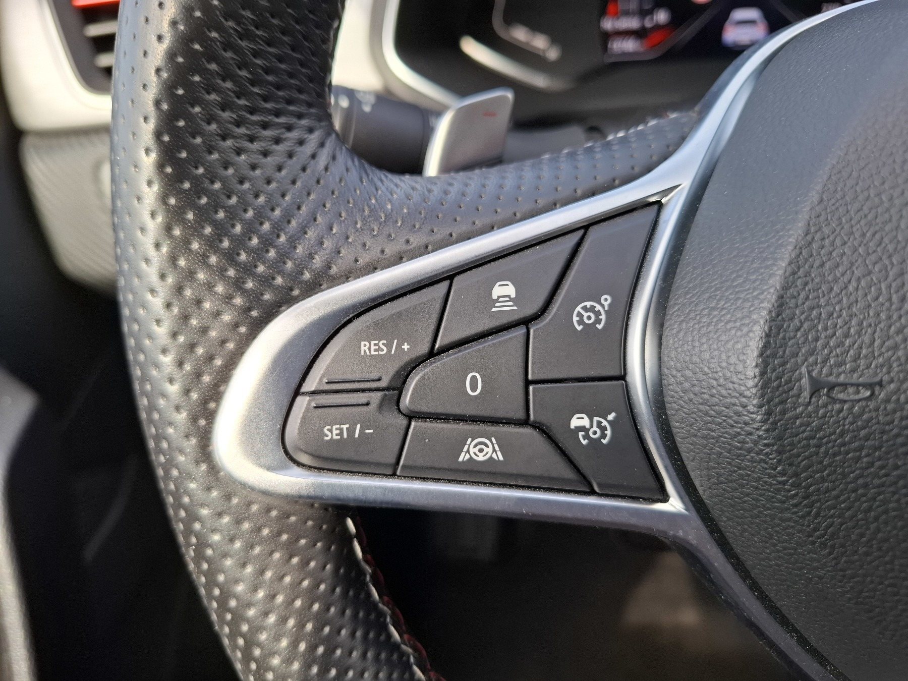 Bild 22 - Captur R.S. LINE TCe 140 EDC