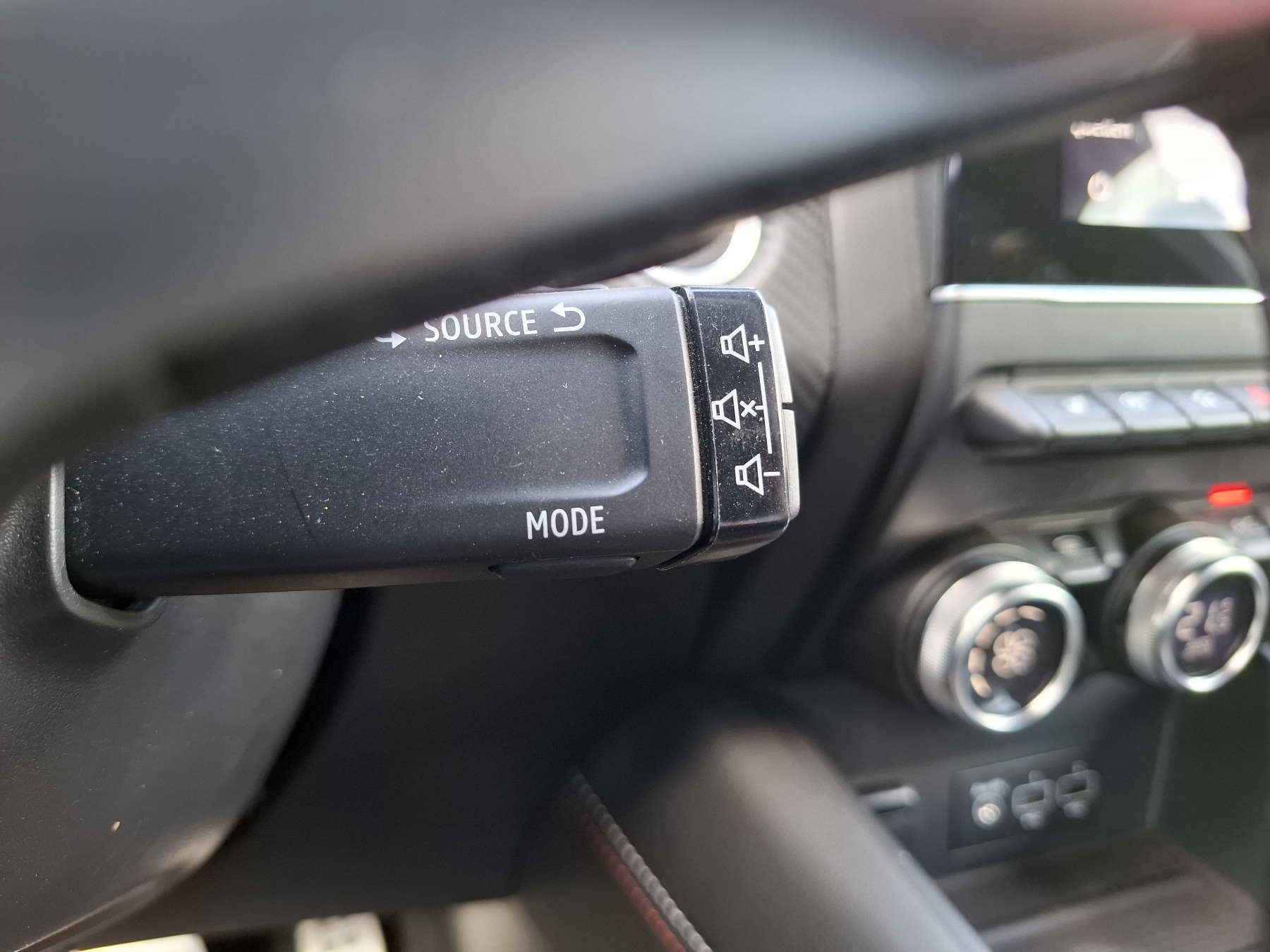Bild 25 - Captur R.S. LINE TCe 140 EDC