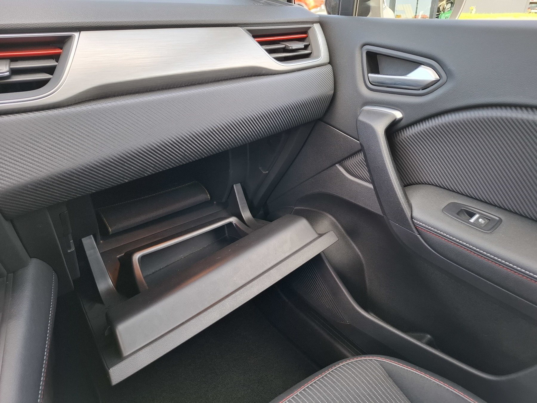 Bild 31 - Captur R.S. LINE TCe 140 EDC