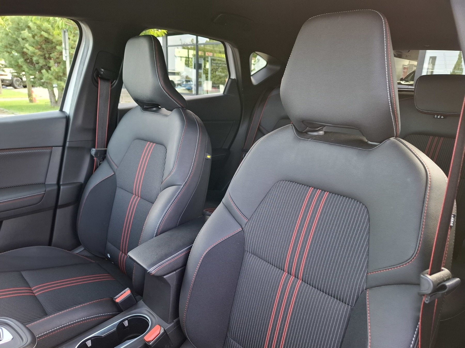 Bild 33 - Captur R.S. LINE TCe 140 EDC
