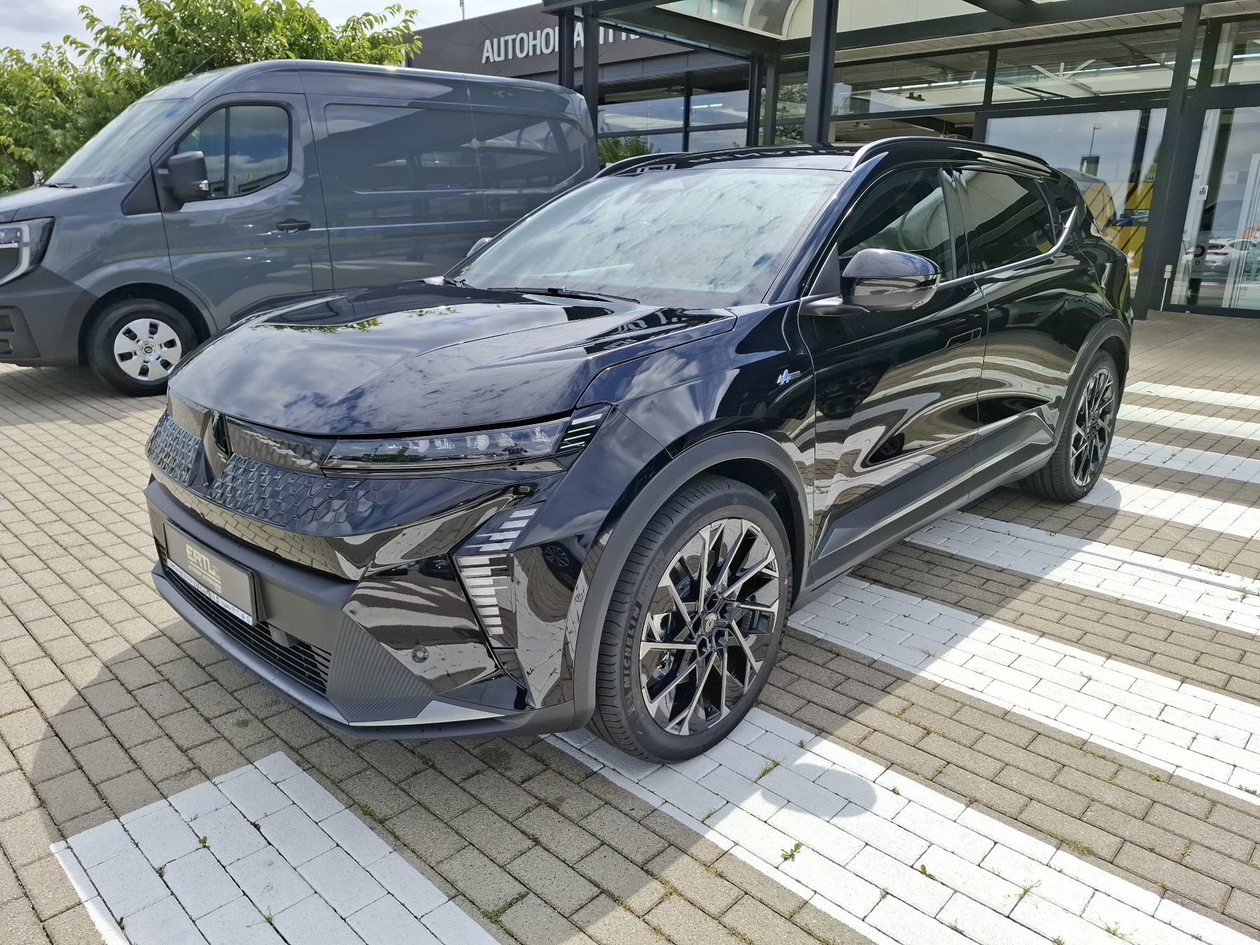 Bild 1 - Scenic E-TECH Esprit Alpine 220 Long Range