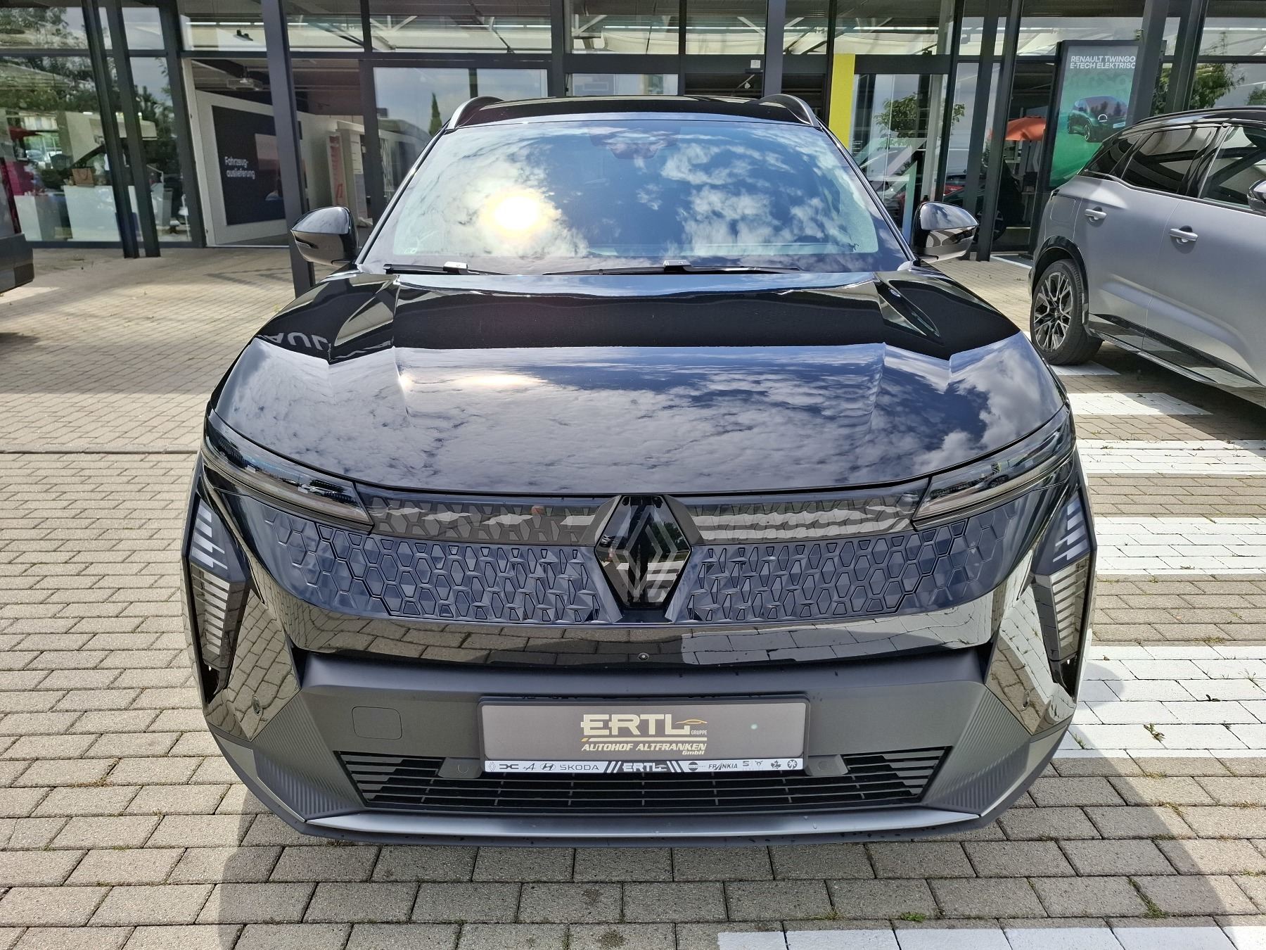 Bild 3 - Scenic E-TECH Esprit Alpine 220 Long Range