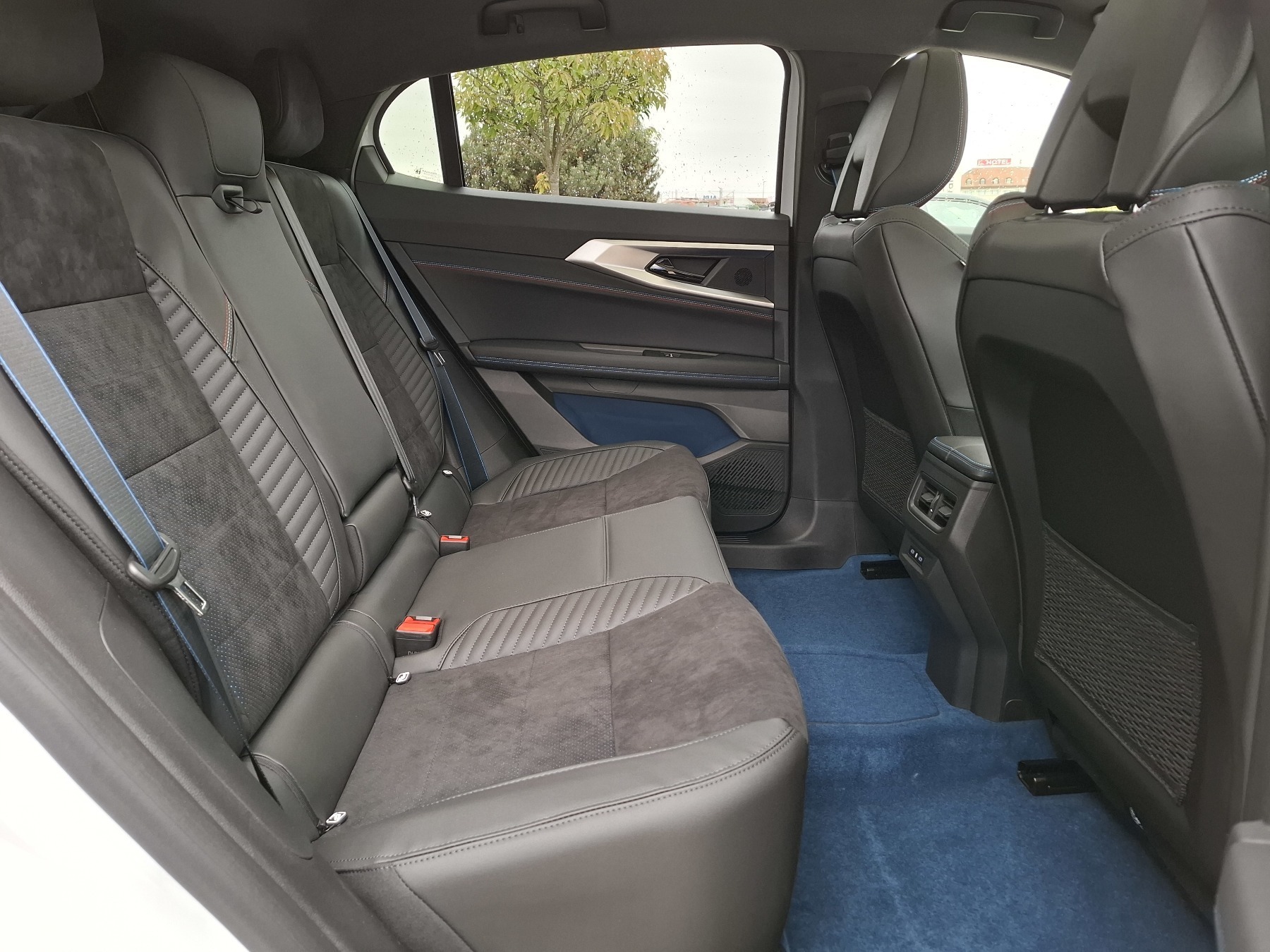 Bild 15 - Rafale Atelier Alpine E-Tech 4x4 300 Plug-in