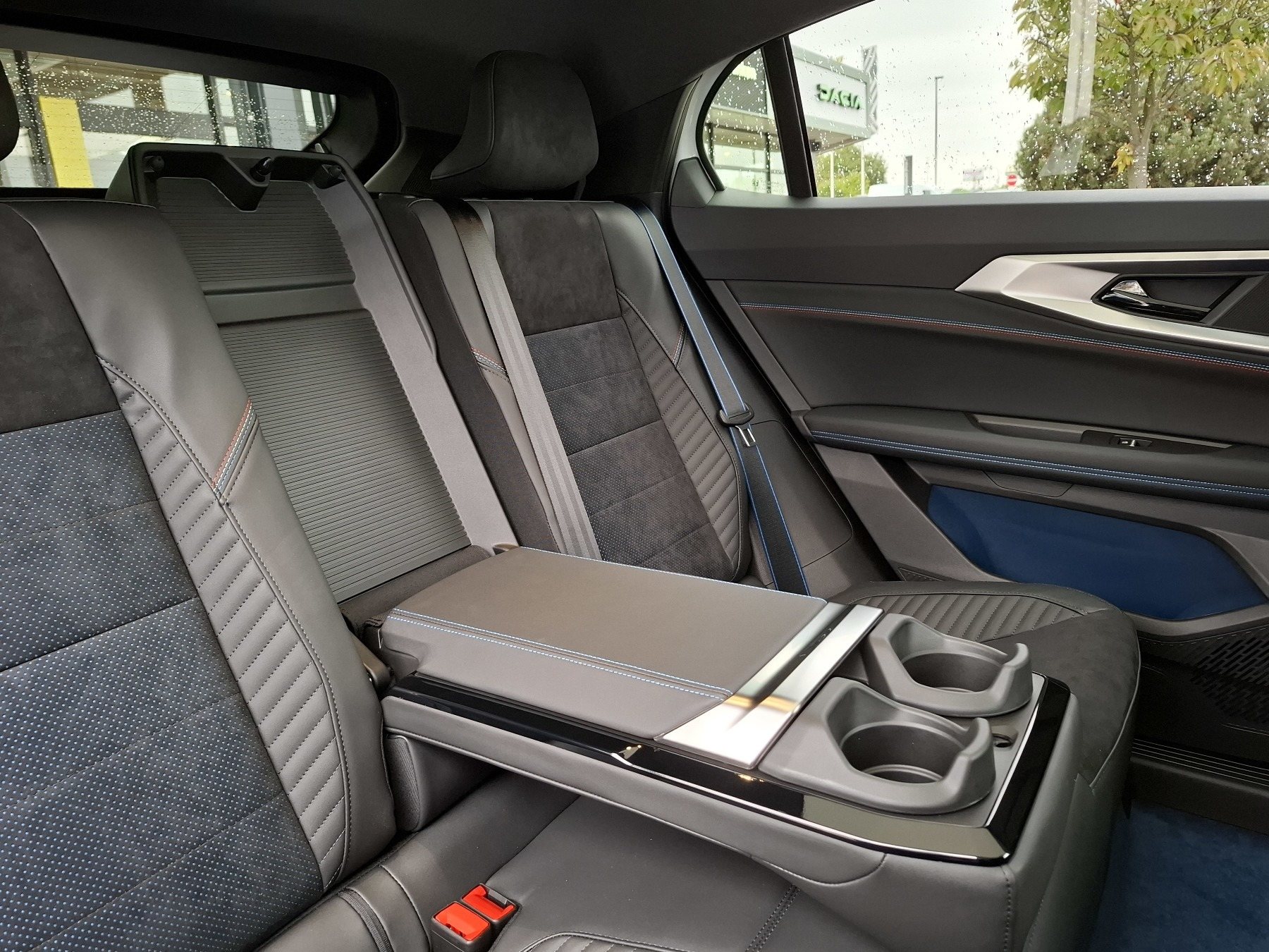 Bild 17 - Rafale Atelier Alpine E-Tech 4x4 300 Plug-in