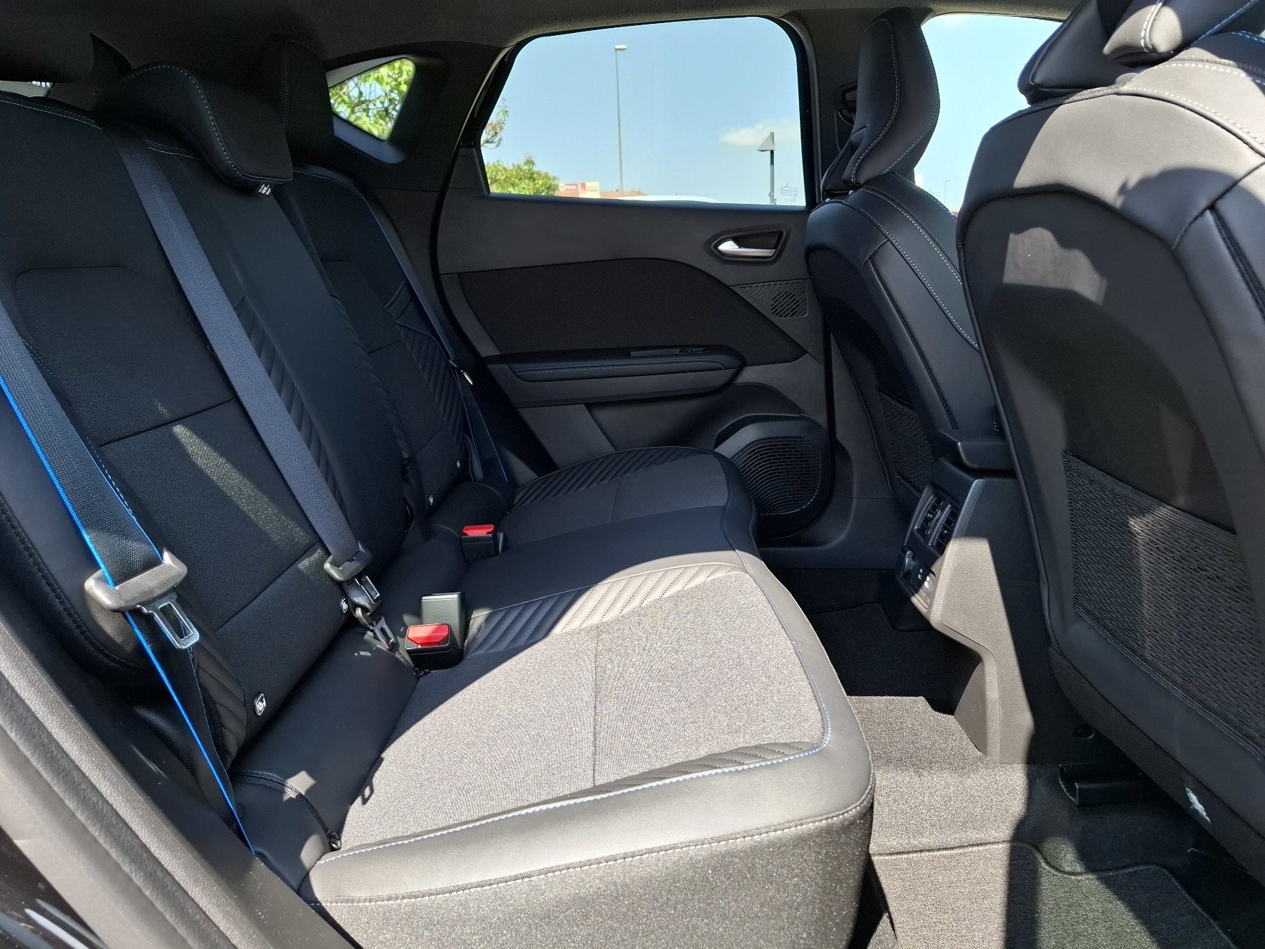 Bild 15 - Captur Esprit Alpine Mild Hybrid 160 EDC