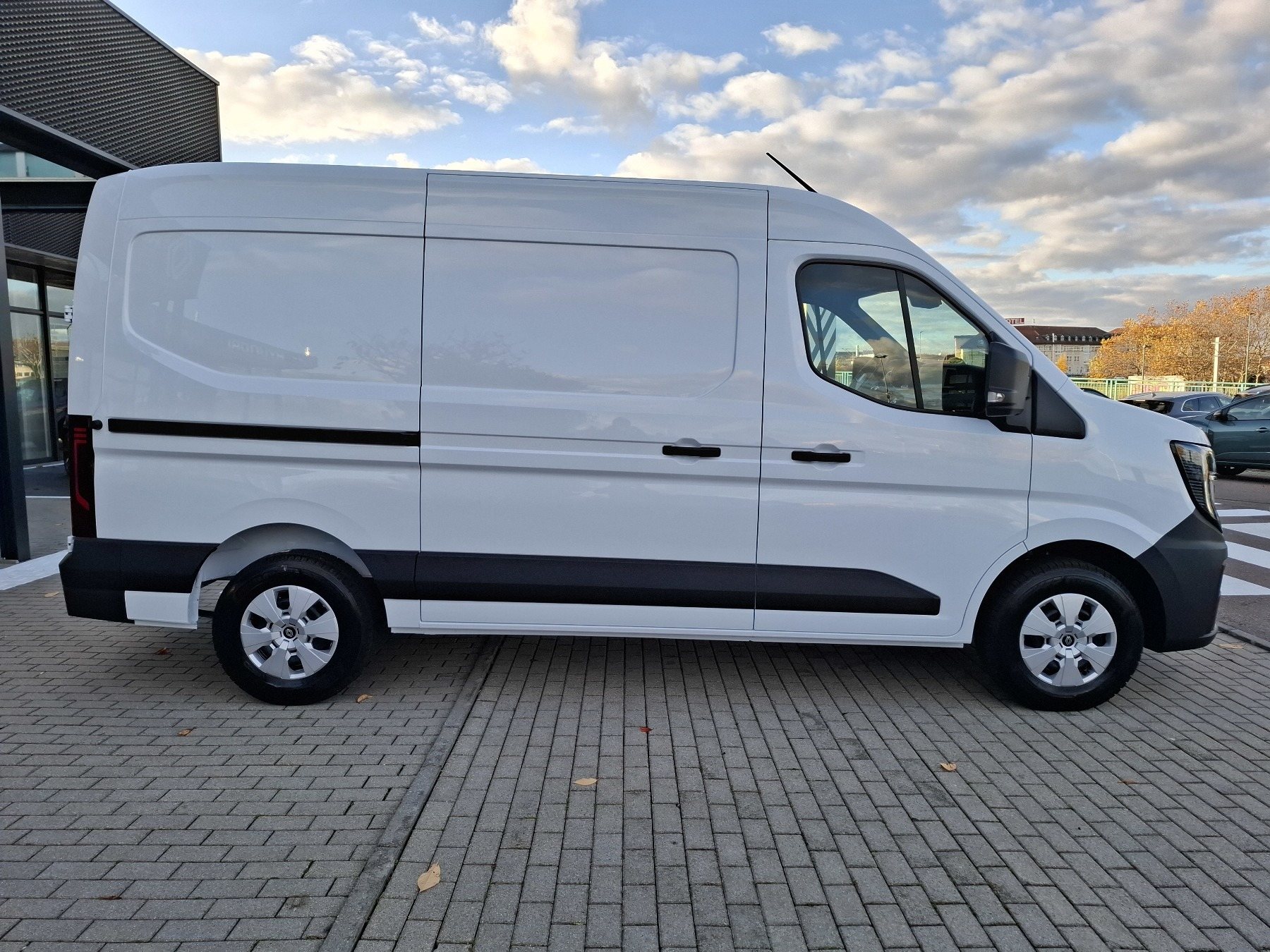 Bild 5 - Master Kasten Business L2H2 3,5t Blue dCi 130