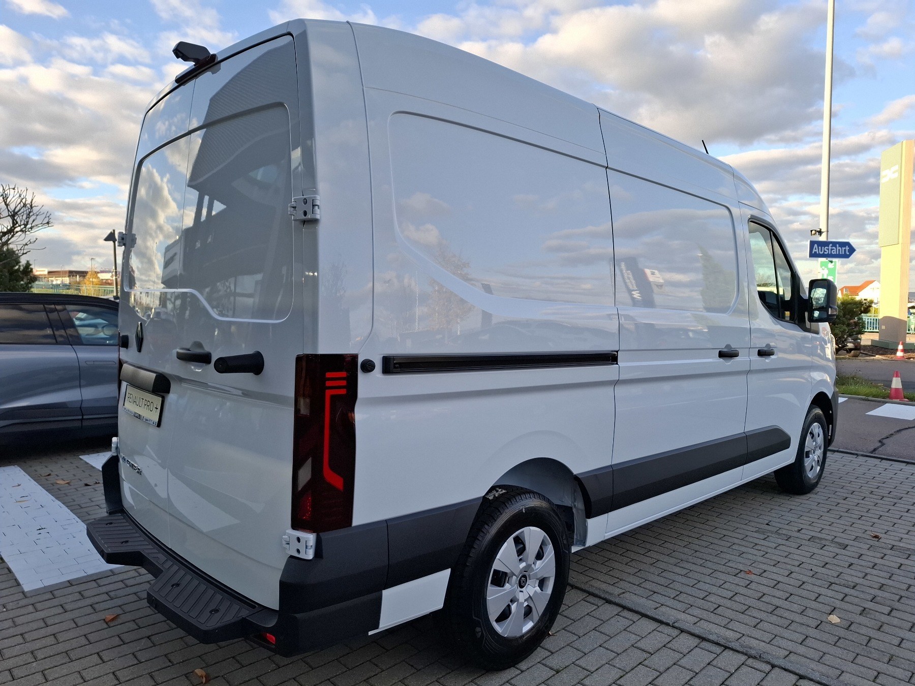 Bild 6 - Master Kasten Business L2H2 3,5t Blue dCi 130